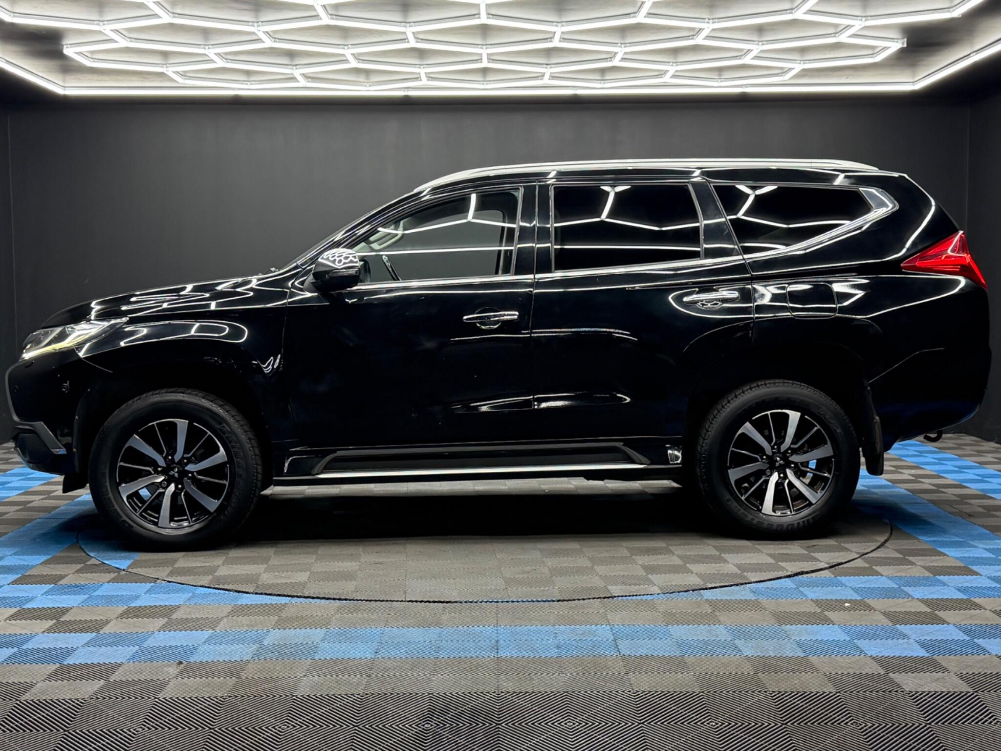 Mitsubishi Shogun Sport view 8