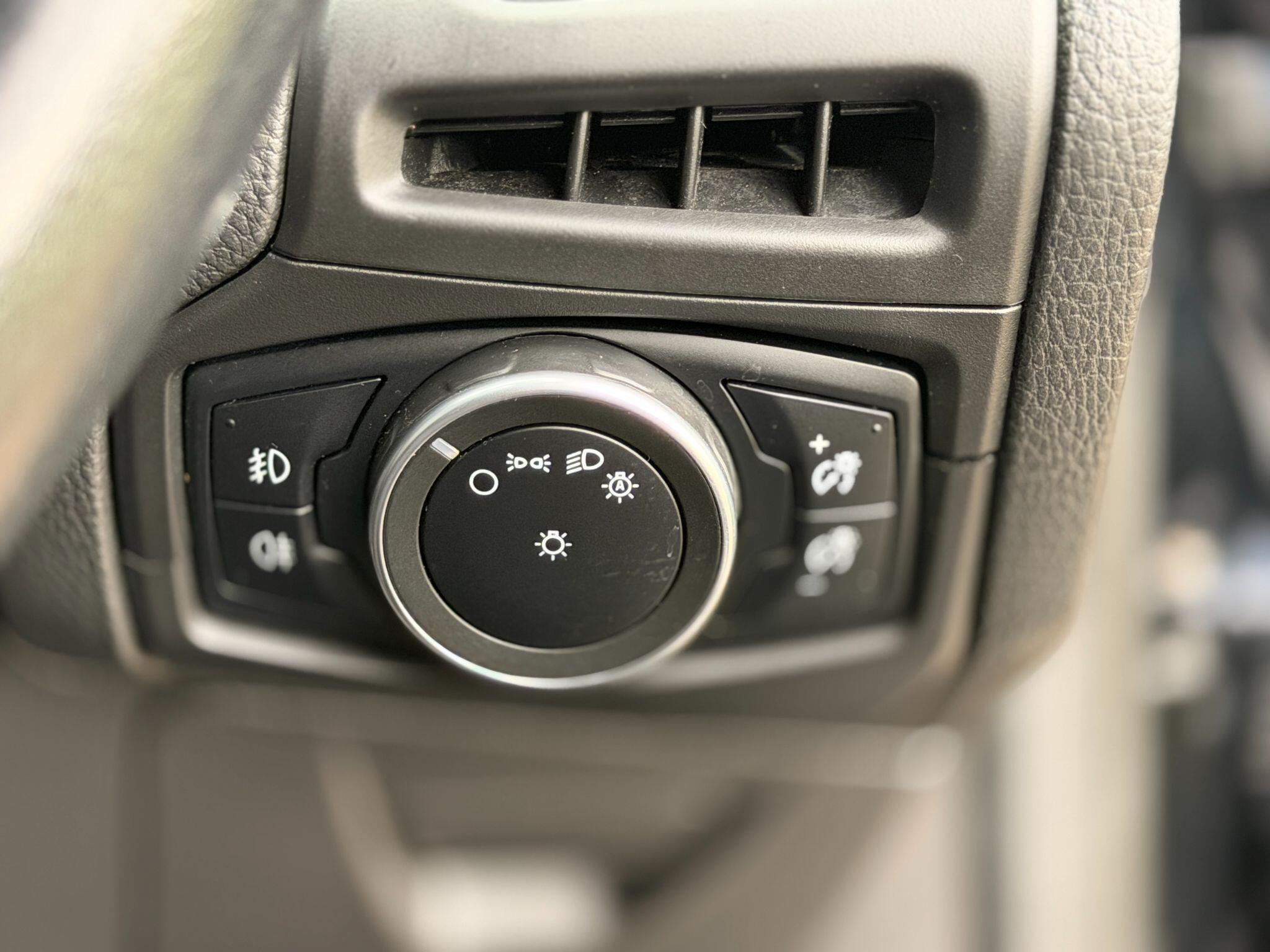 Ford Focus view 32