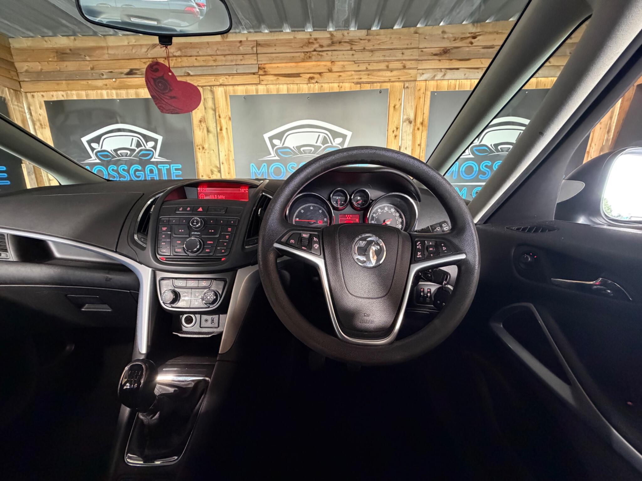 Vauxhall Zafira Tourer view 17