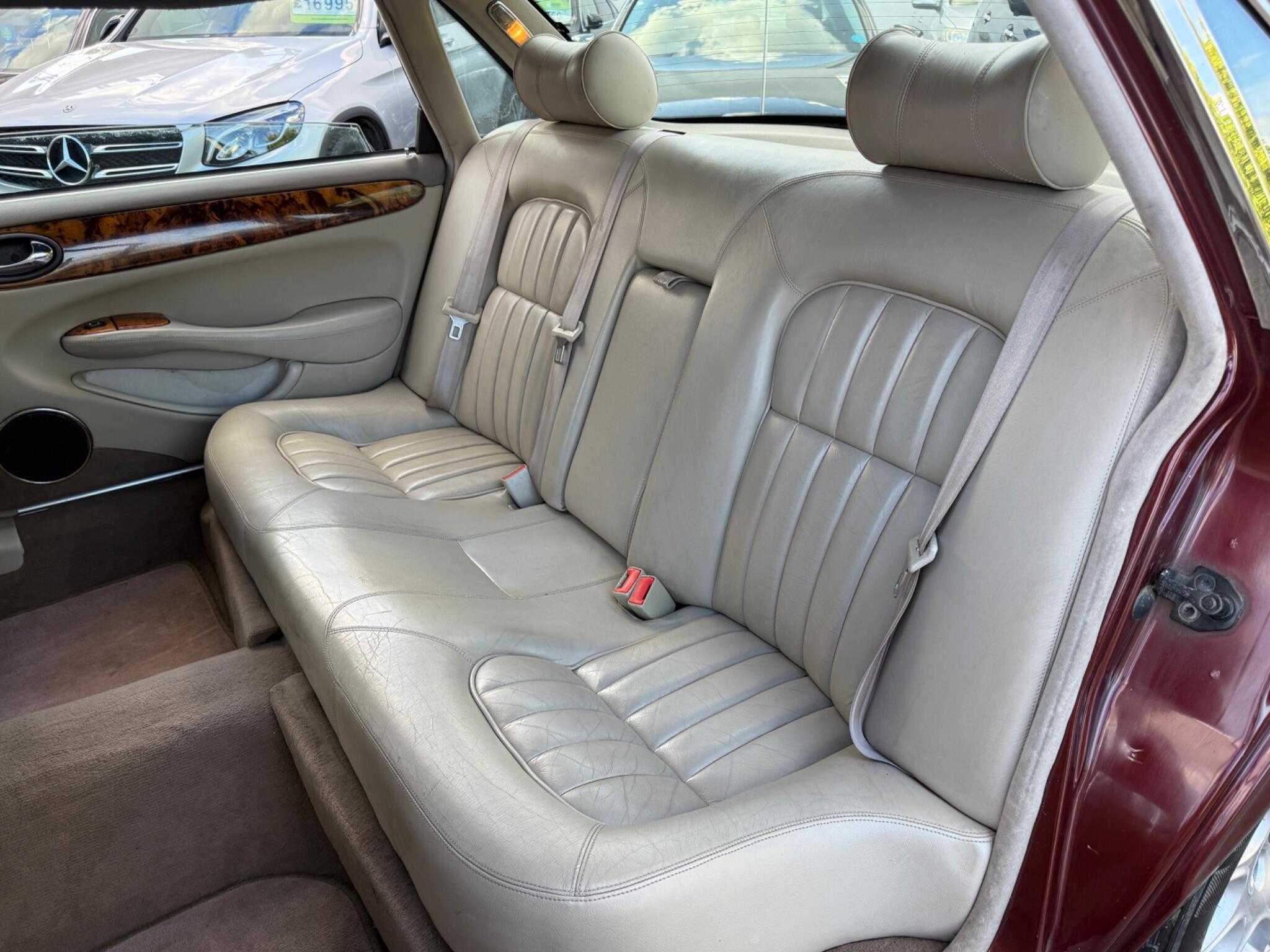 Jaguar XJ - Image 31