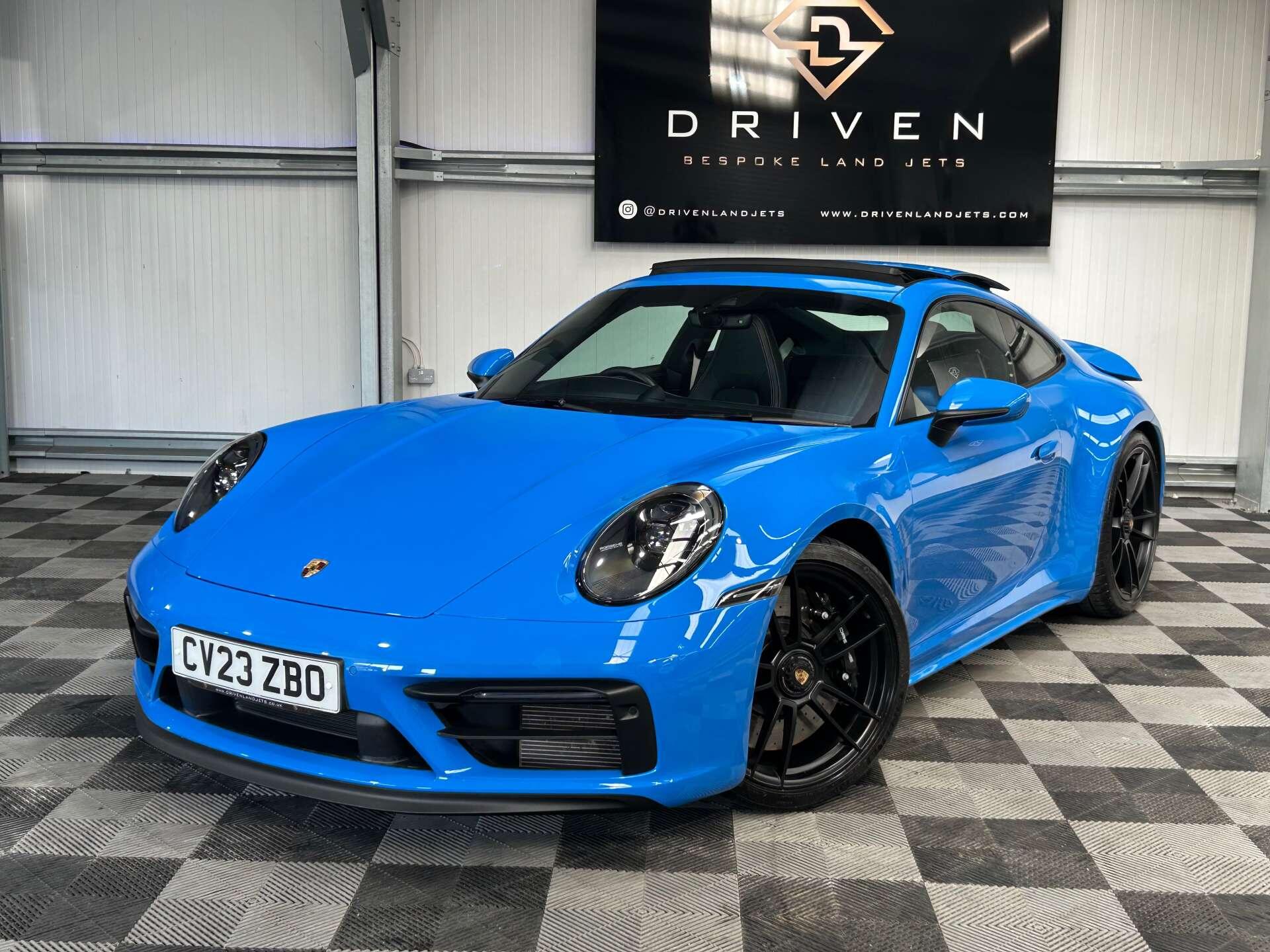 Porsche 911 view 6