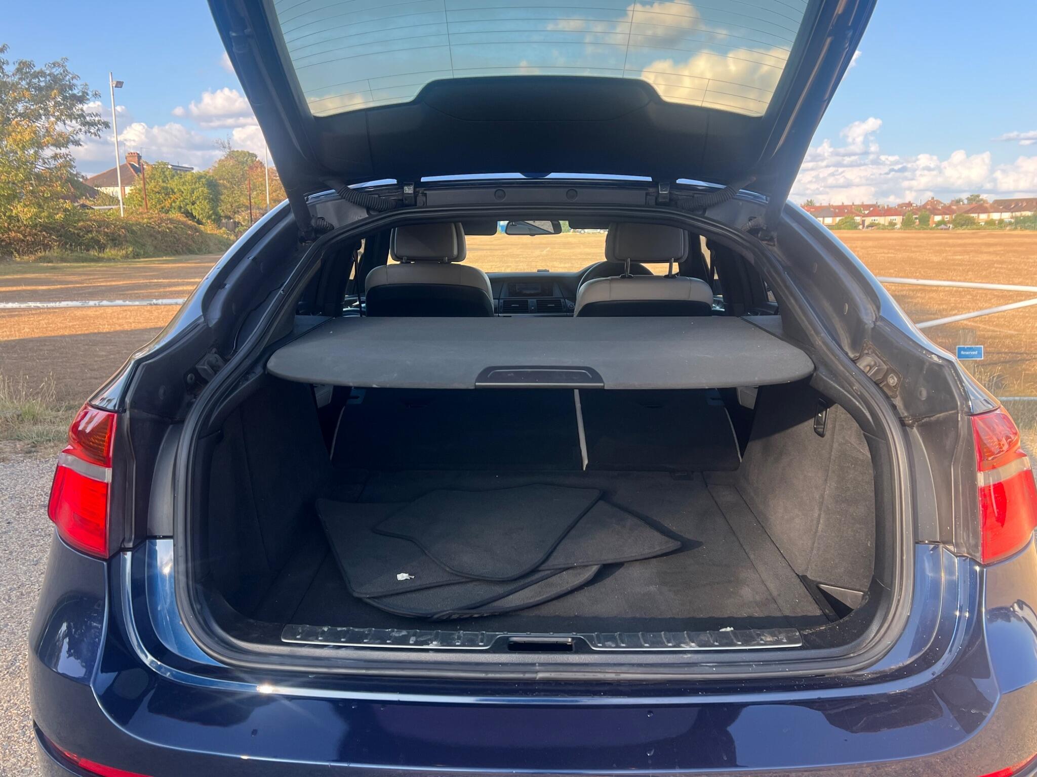 BMW X6 view 16