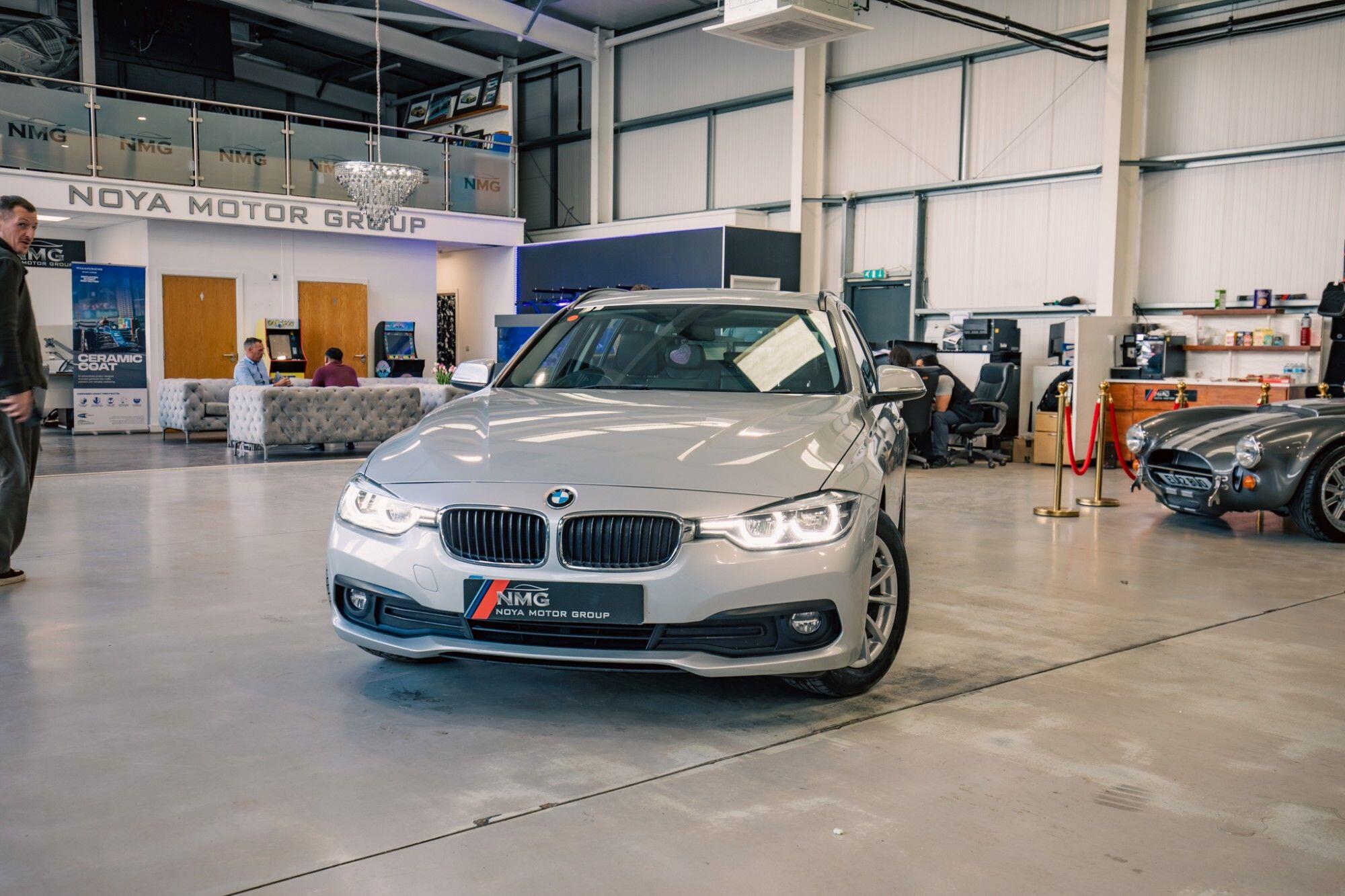 BMW 3 Series view 4