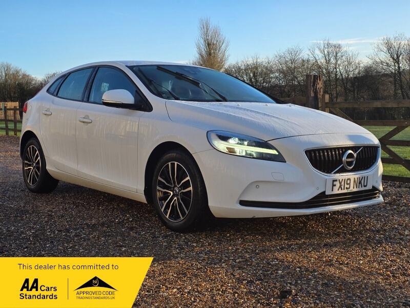 2019 Volvo V40 2.0 T2 R-Design Edition Euro 6 (s/s) 5dr • 129,000 miles image 1