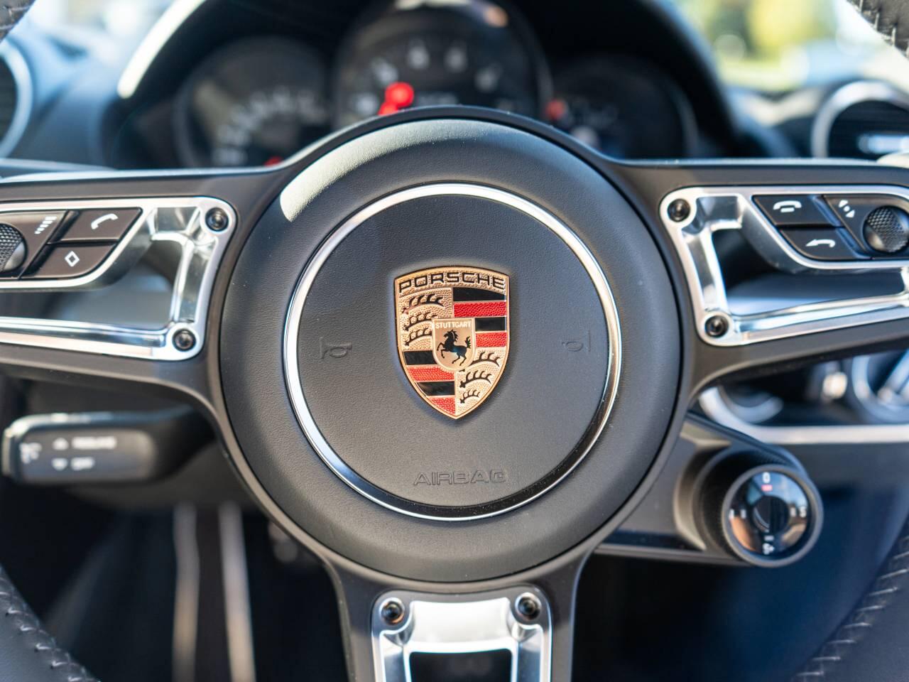 Porsche Cayman view 18
