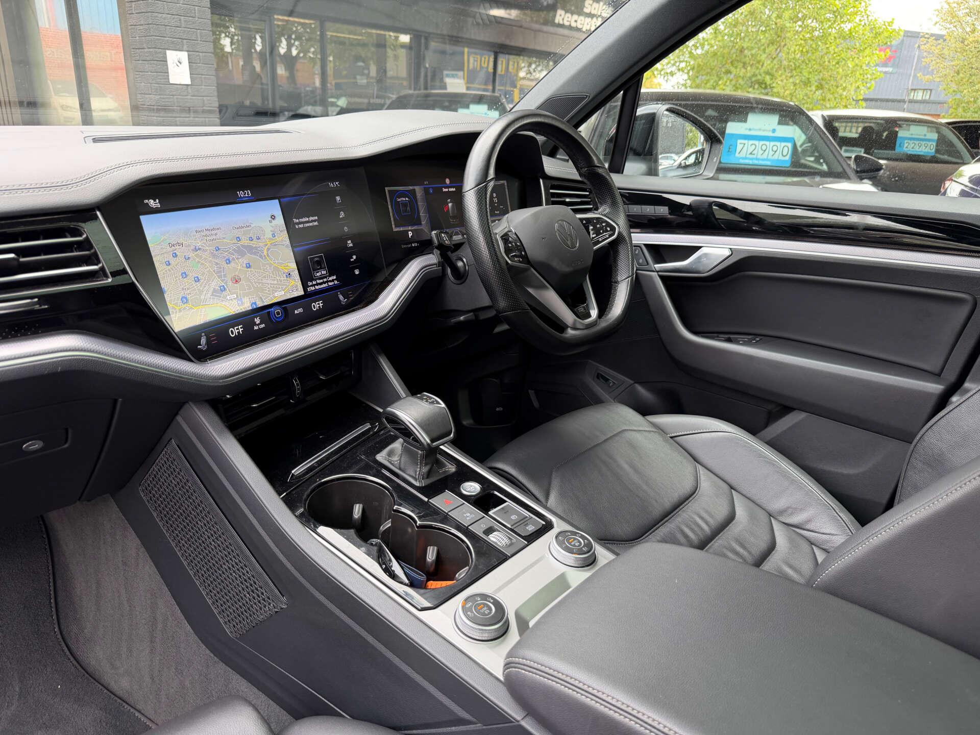 Volkswagen Touareg view 21