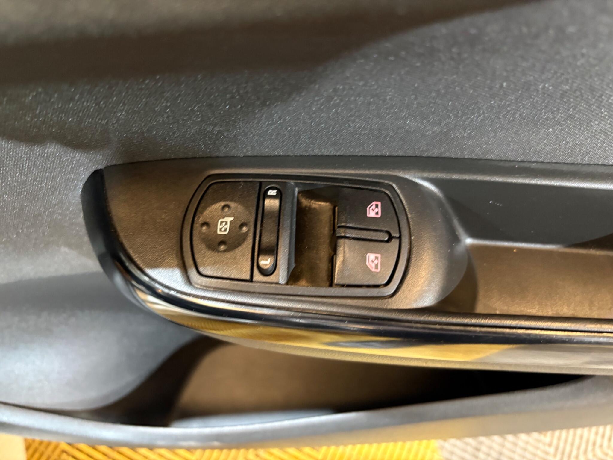 Vauxhall Corsa view 33
