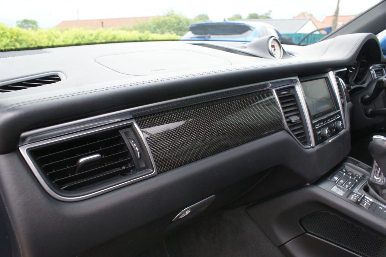 Porsche Macan view 41