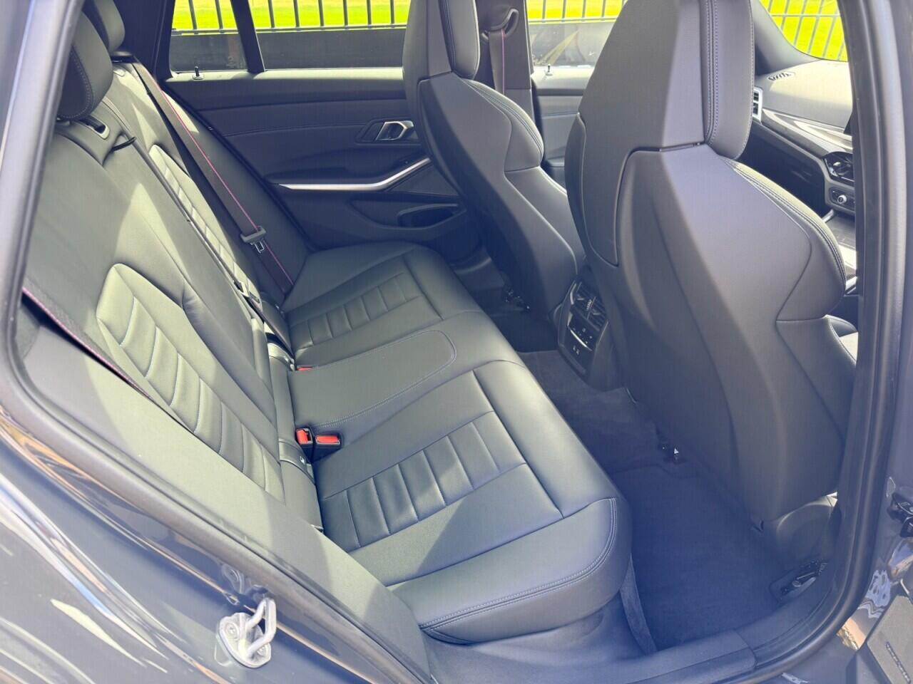 BMW 3 Series view 29