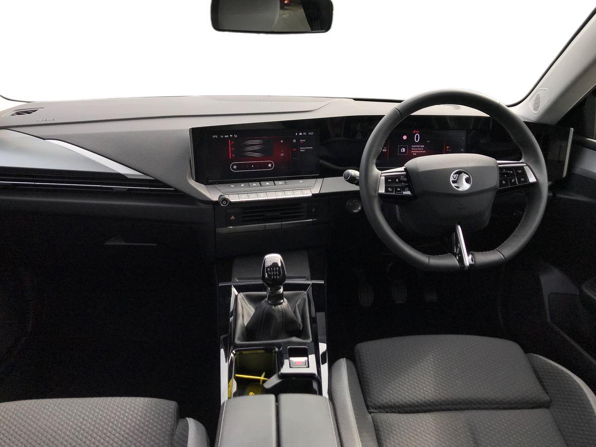 Vauxhall Astra view 4
