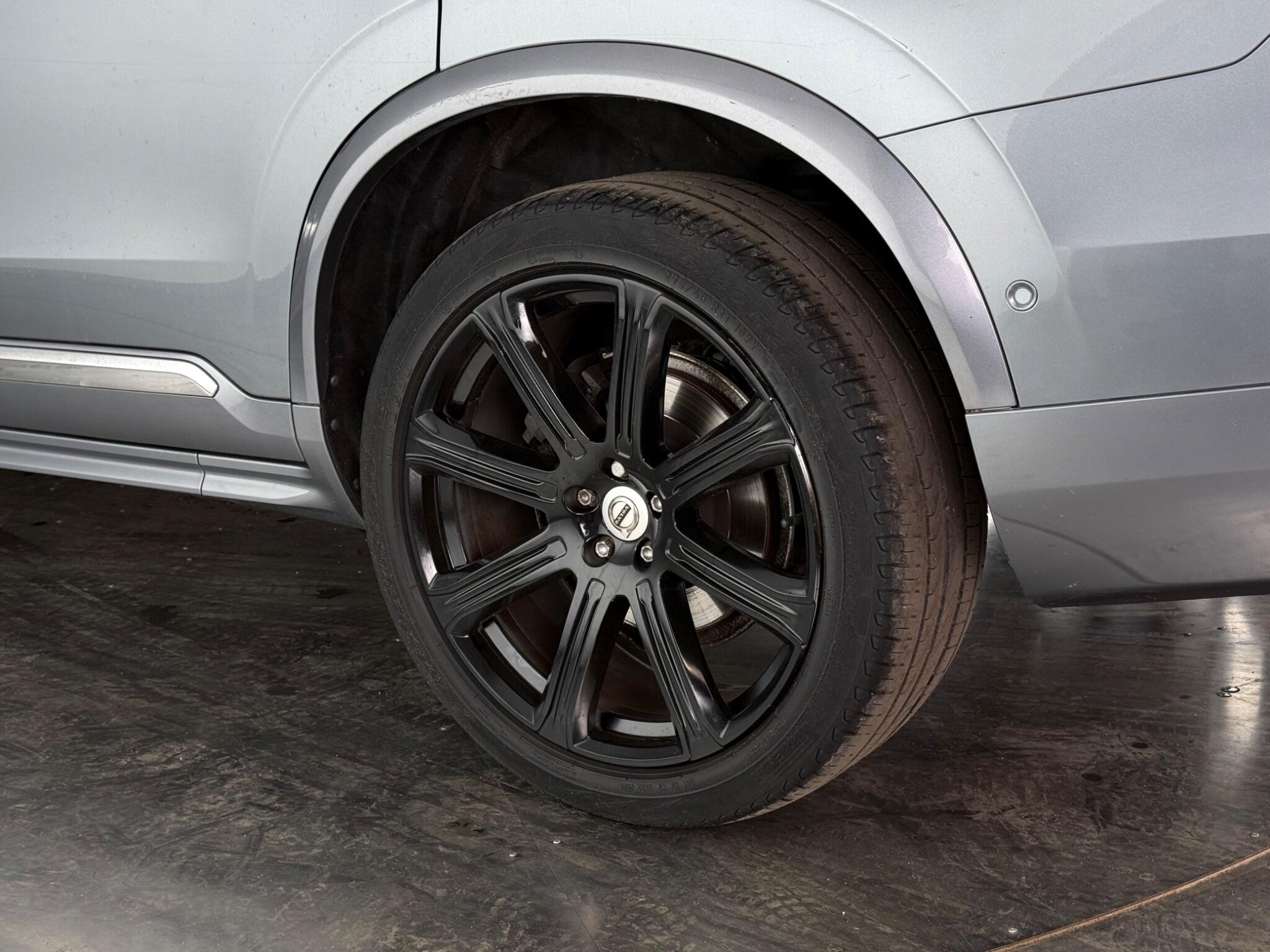 Volvo XC90 view 10