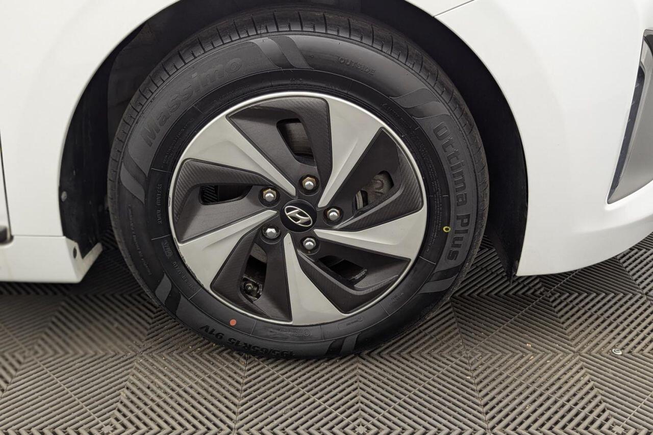 Hyundai IONIQ view 52