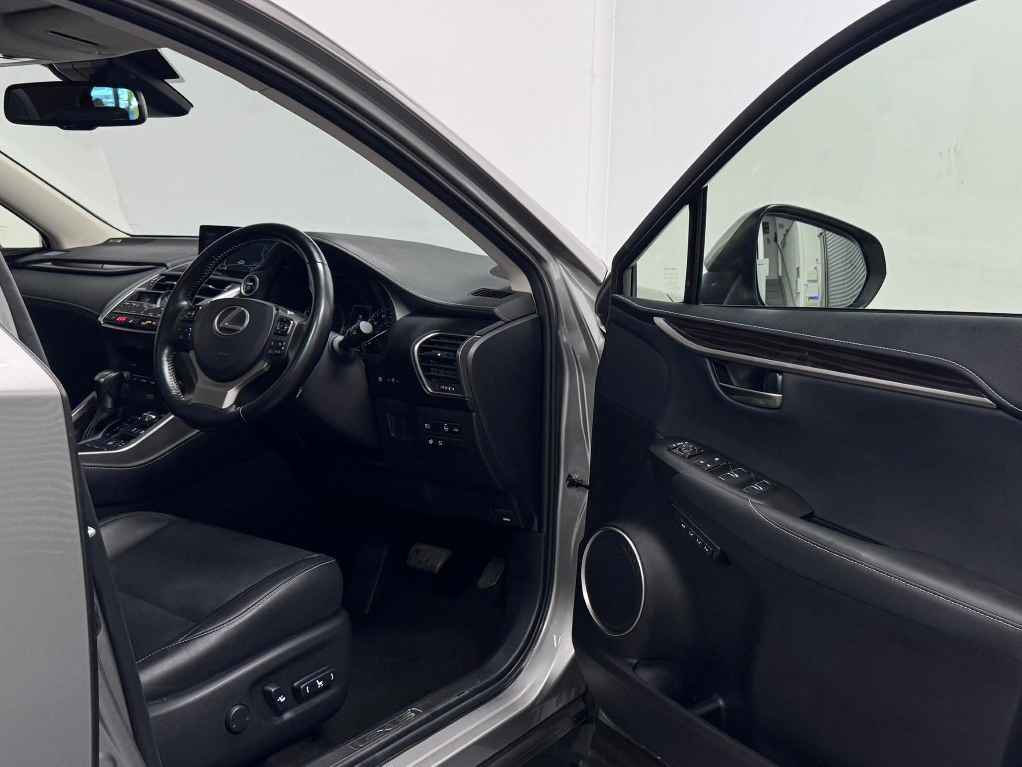 Lexus NX view 35