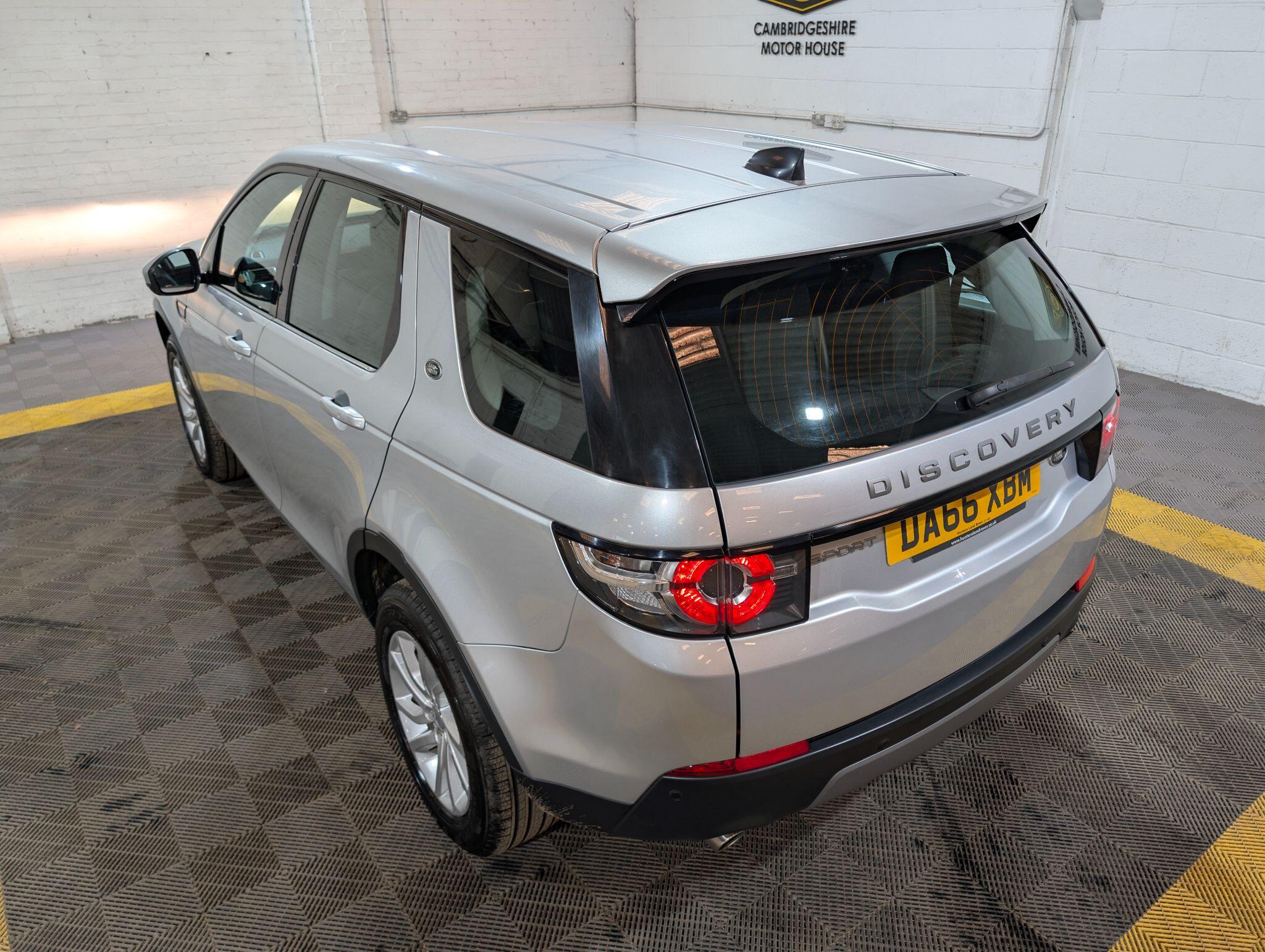 Land Rover Discovery Sport view 11