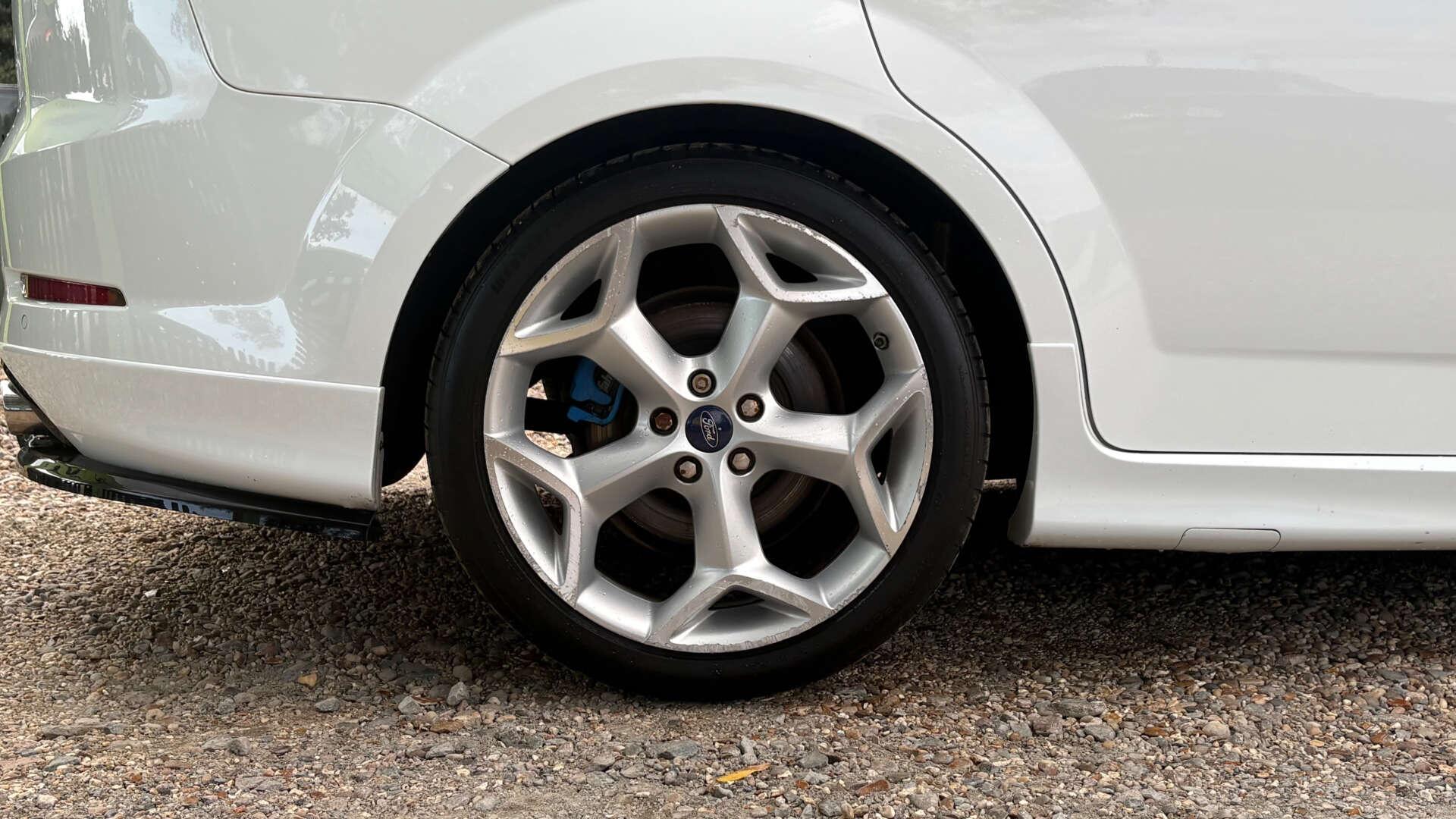 Ford Mondeo view 34
