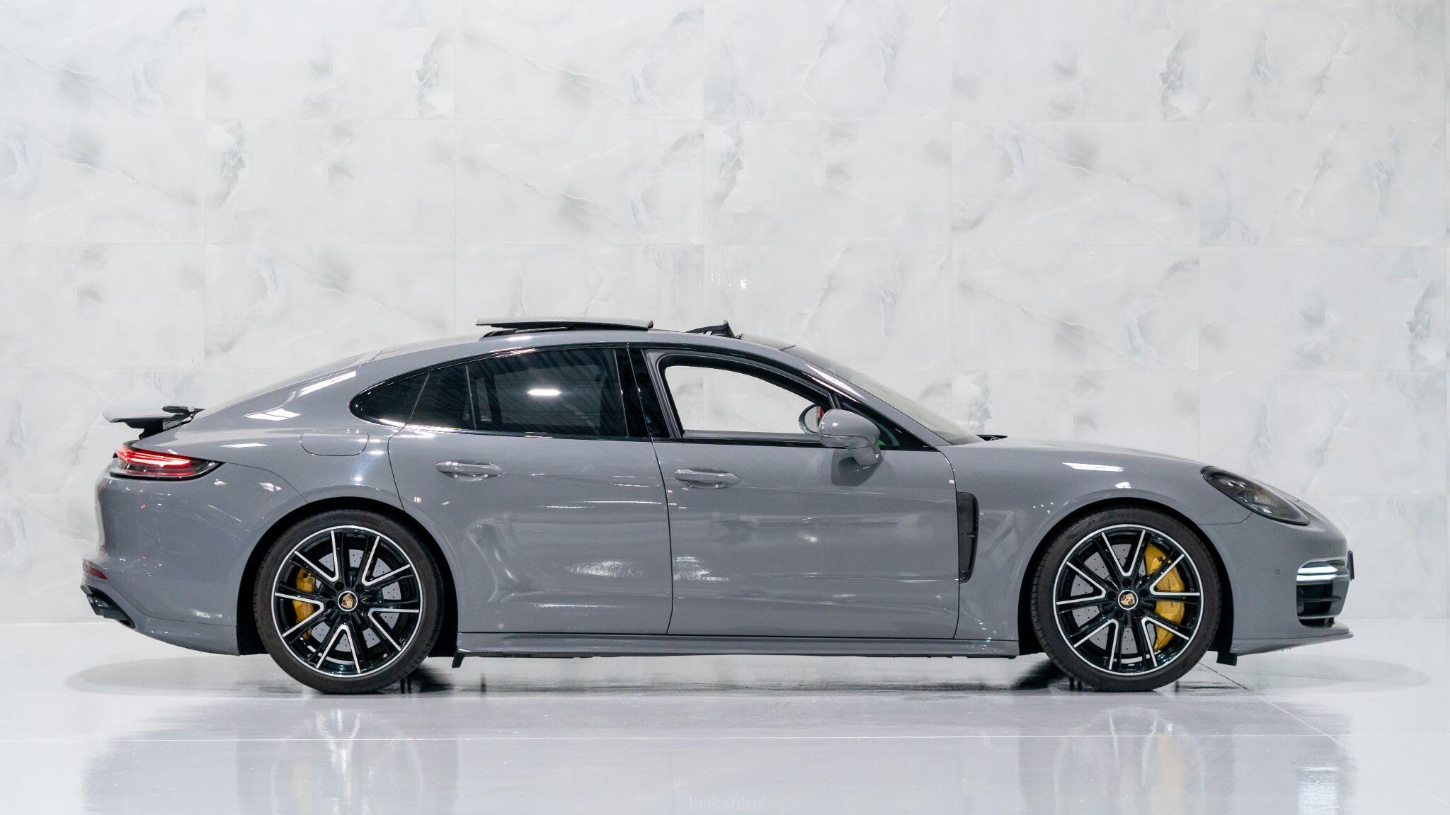 Porsche Panamera view 9