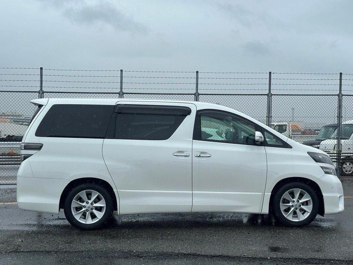 Toyota Vellfire view 6