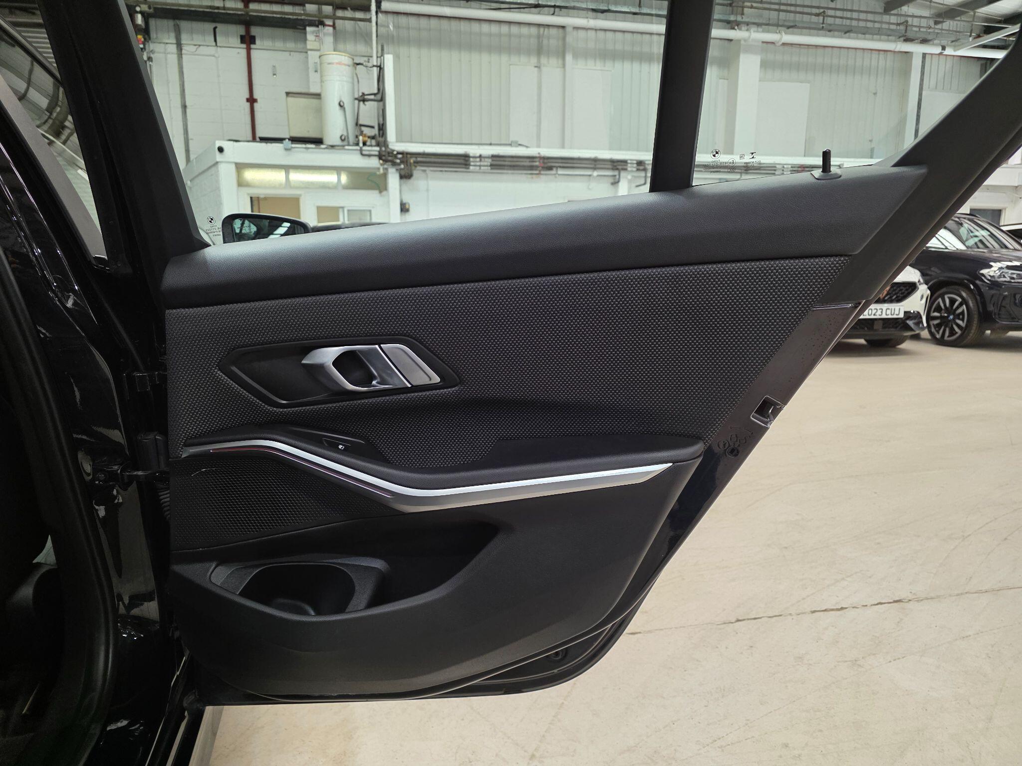 BMW 3 Series view 23