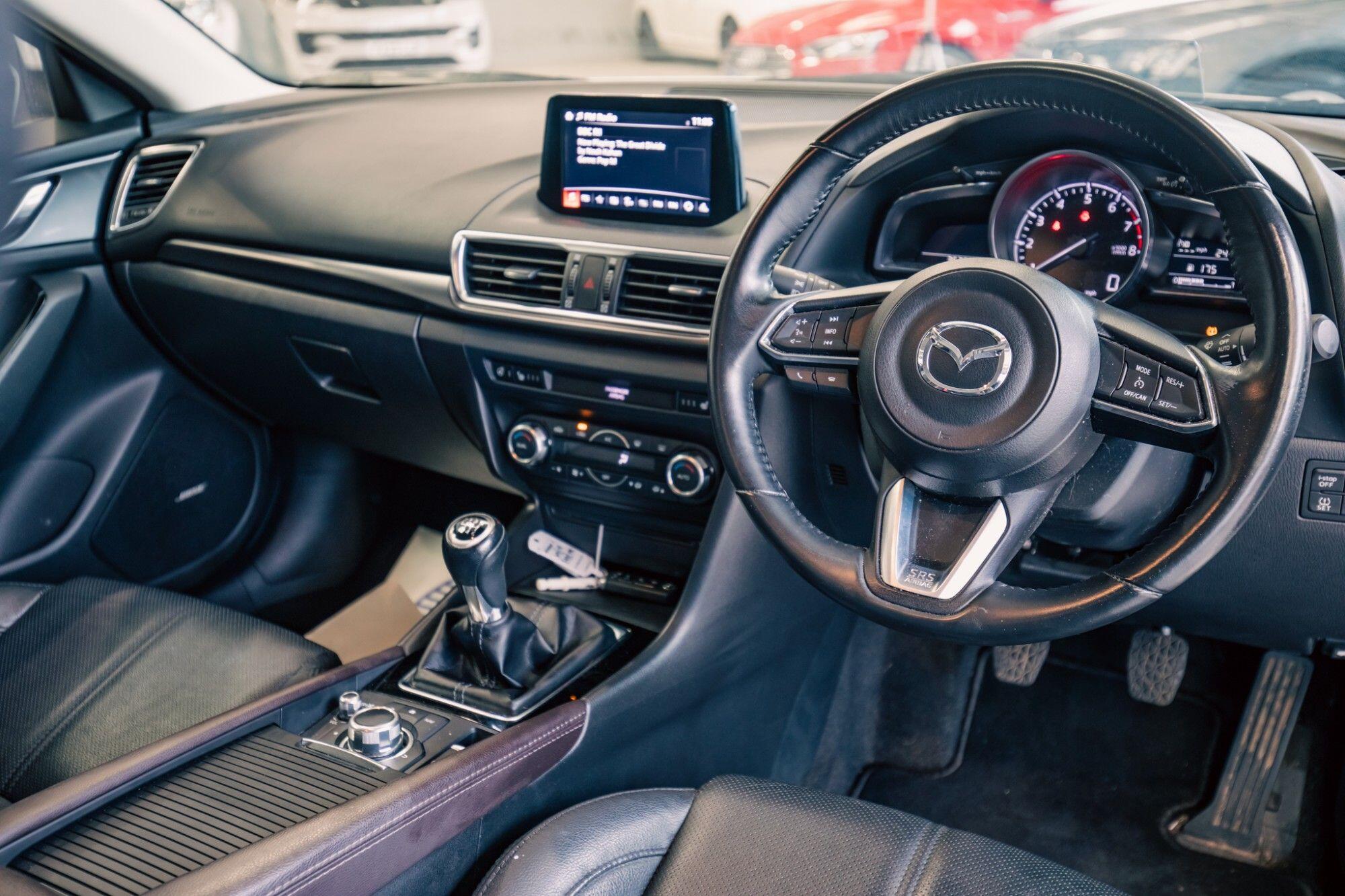 Mazda Mazda3 view 2