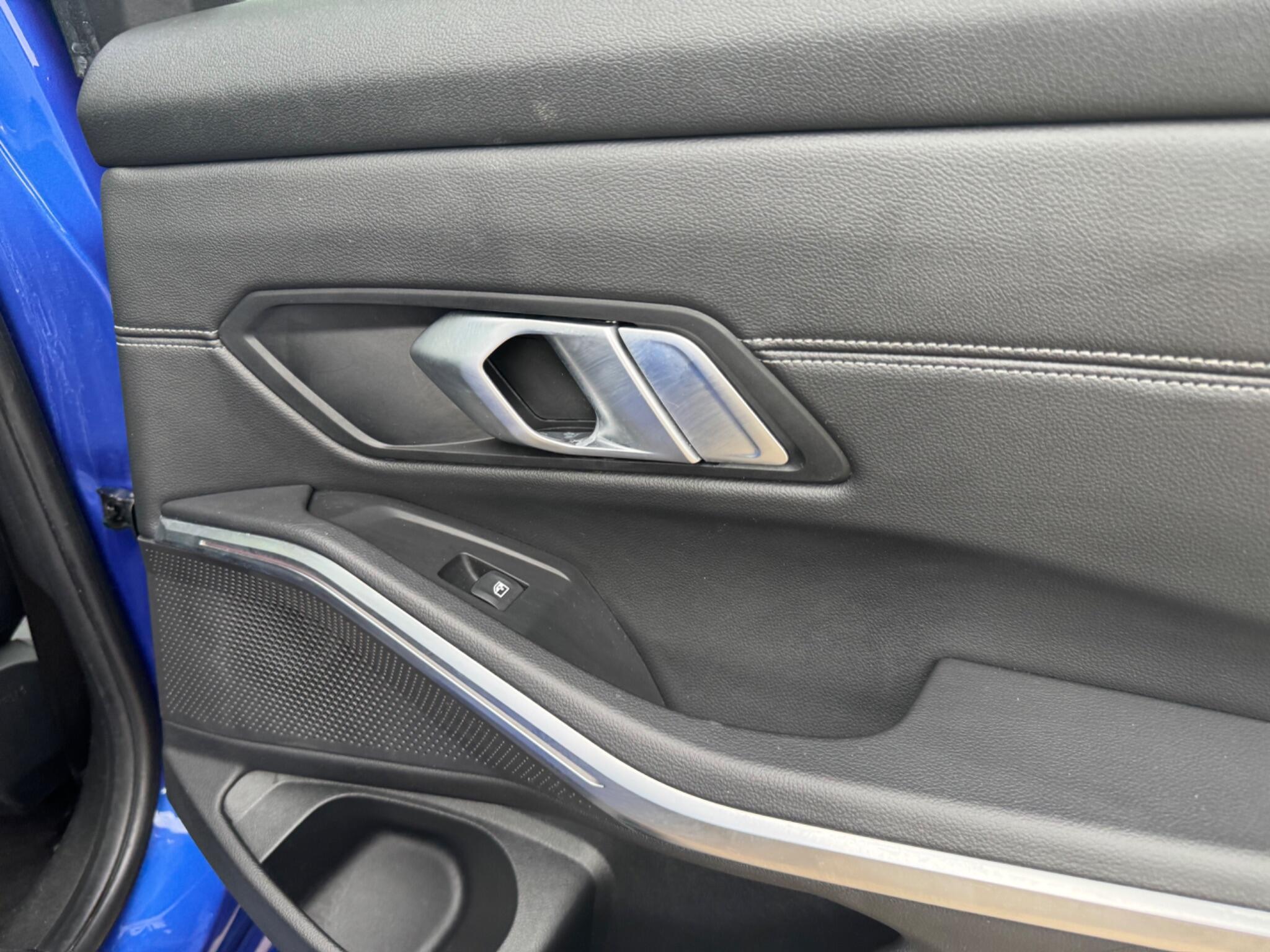 BMW 3 Series view 32