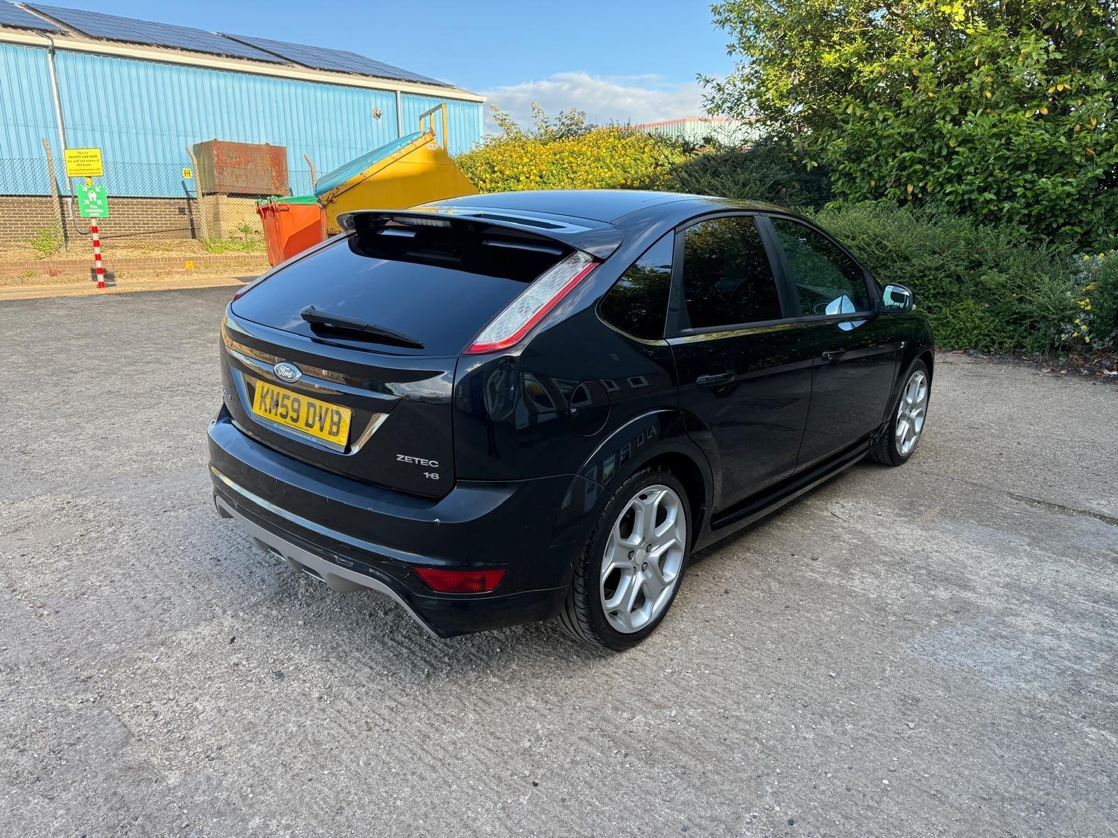 Ford Focus view 3