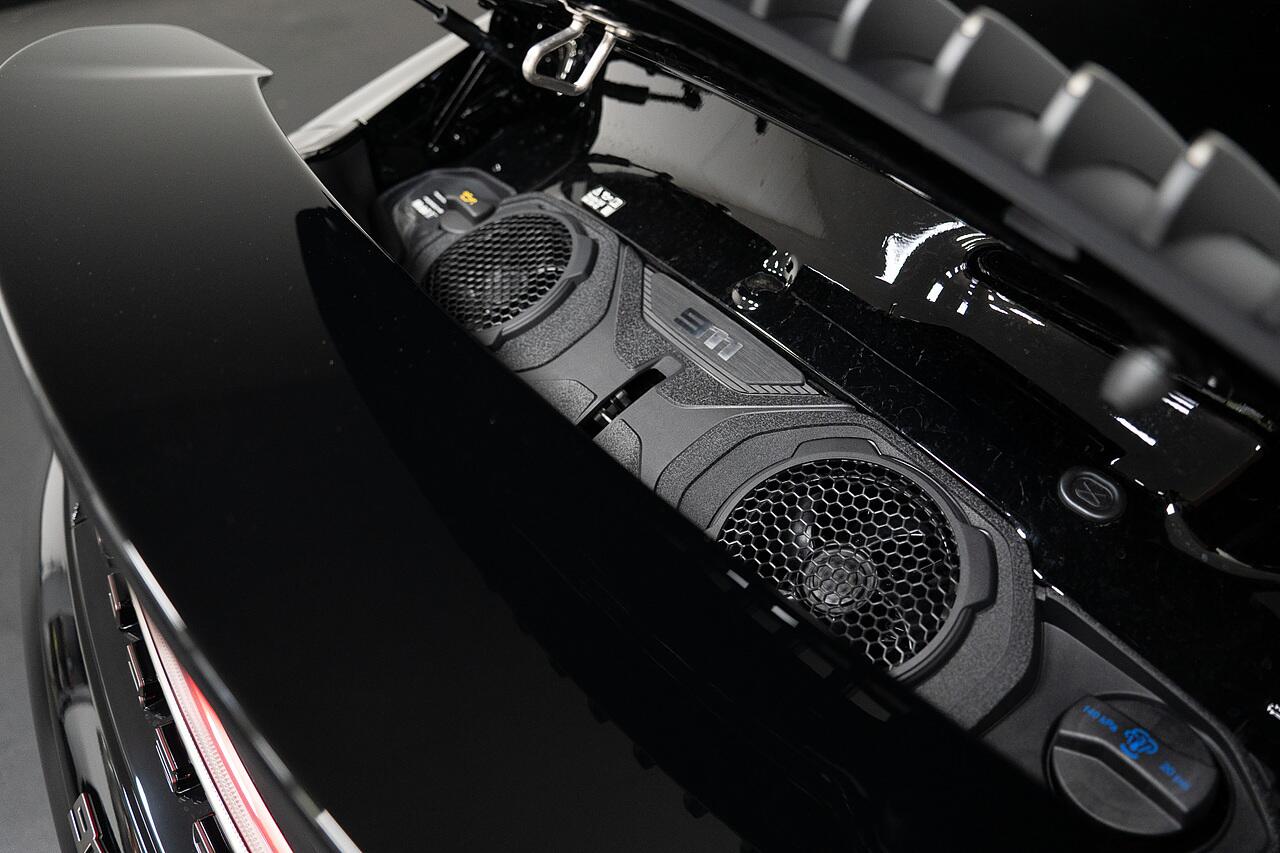 Porsche 911 view 39