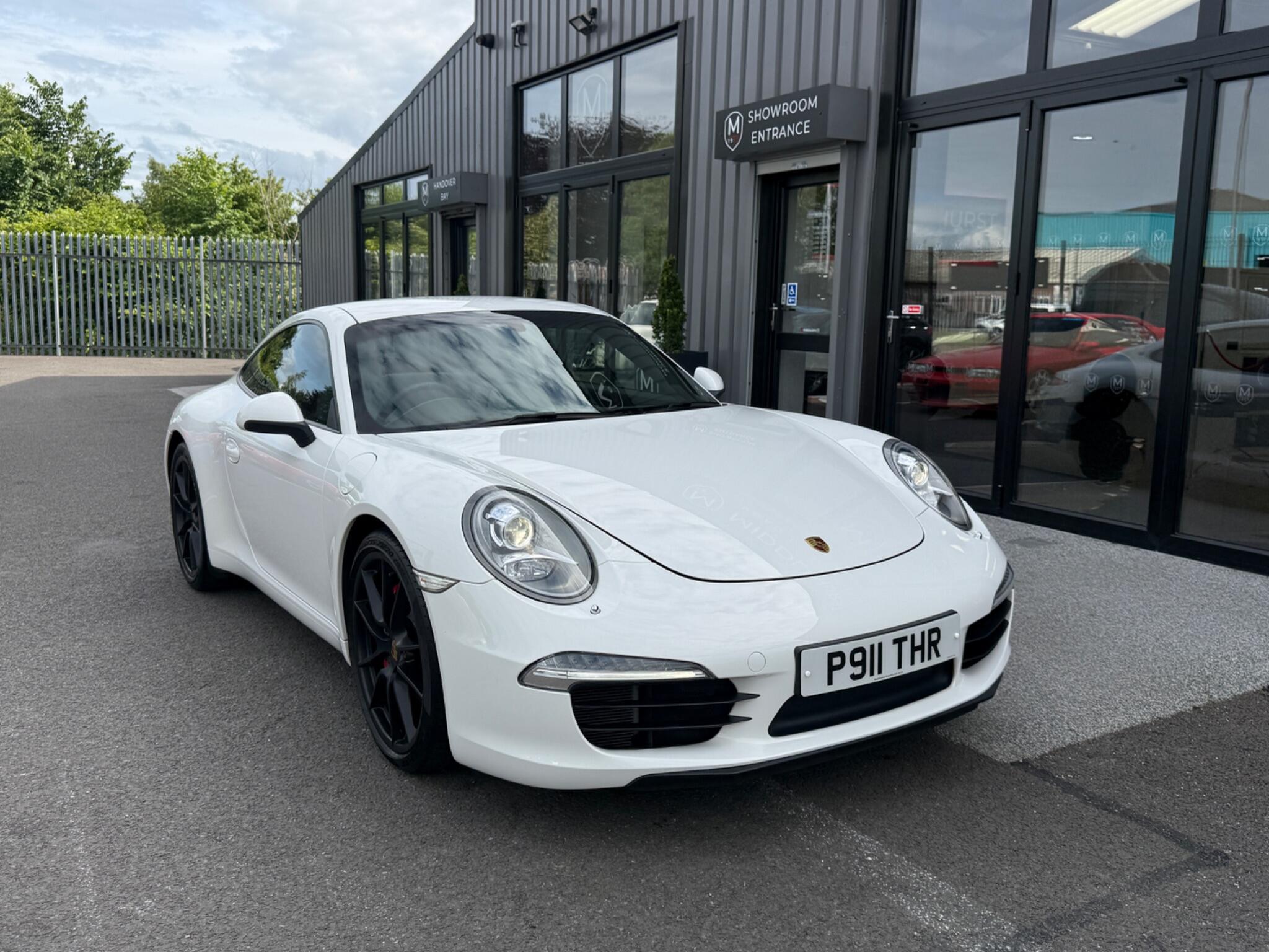 Porsche 911 view 11