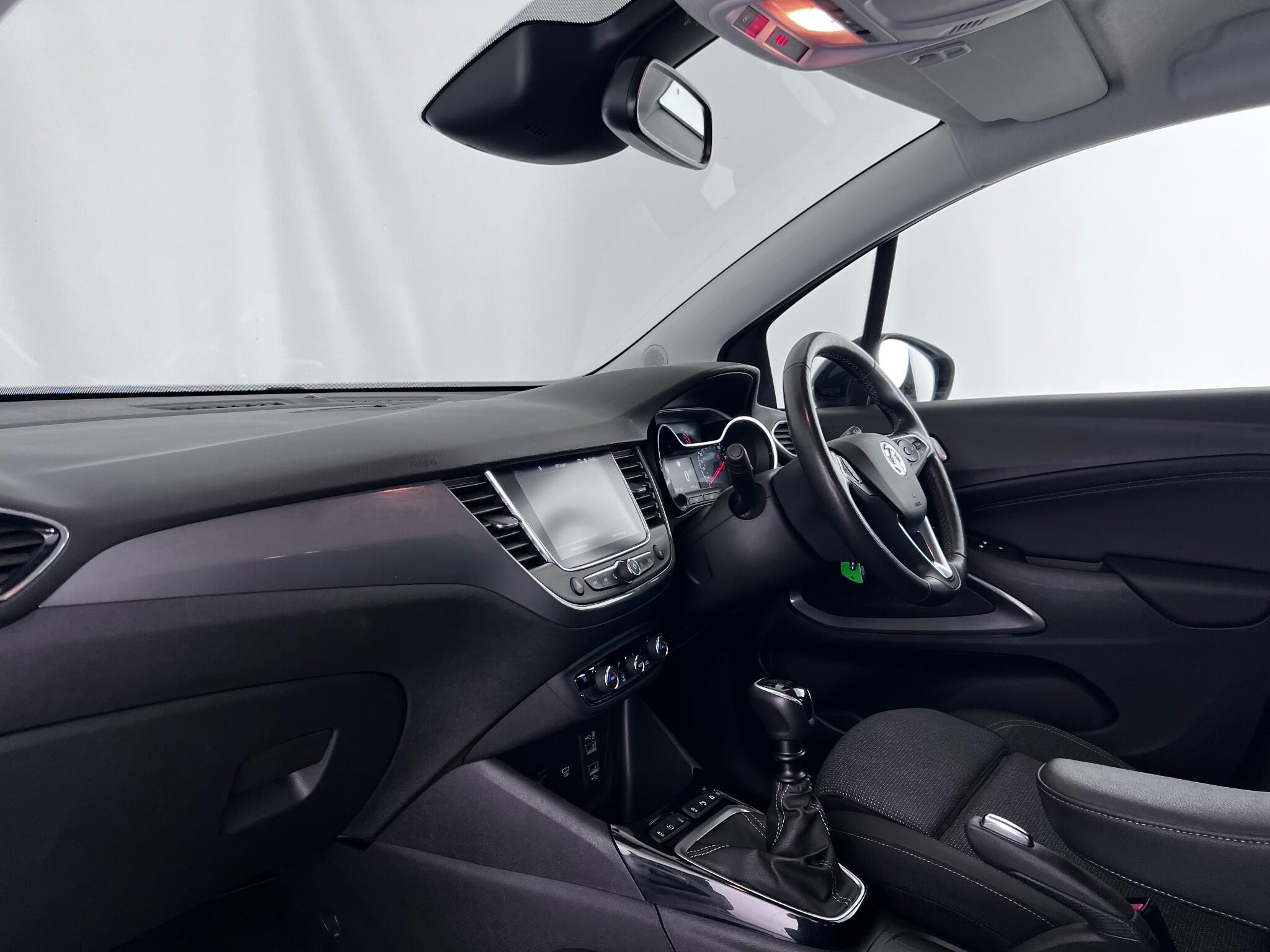 Vauxhall Crossland view 4