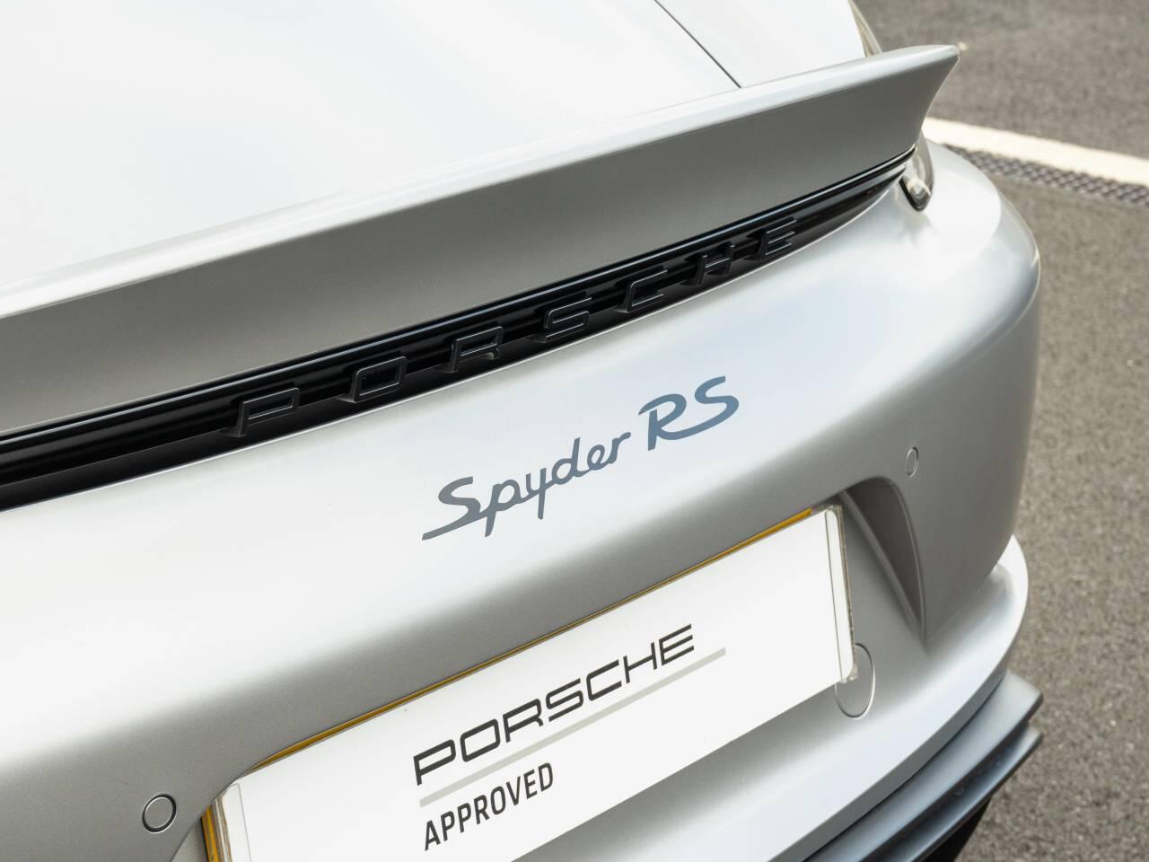 Porsche 718 Spyder view 9