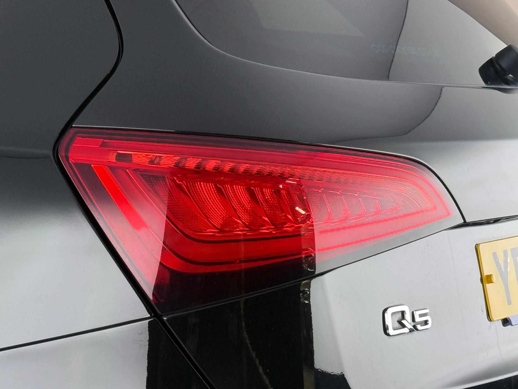Audi Q5 view 12