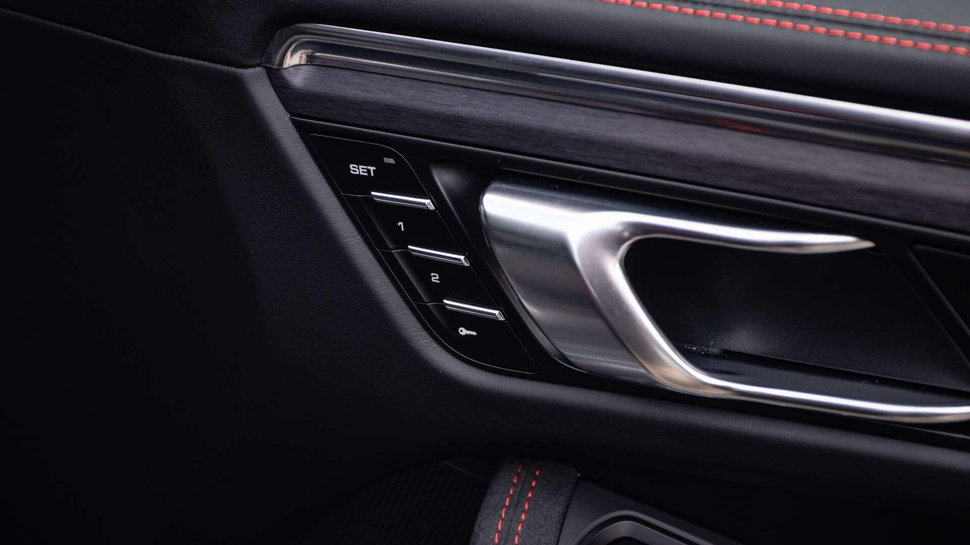Porsche Macan view 34