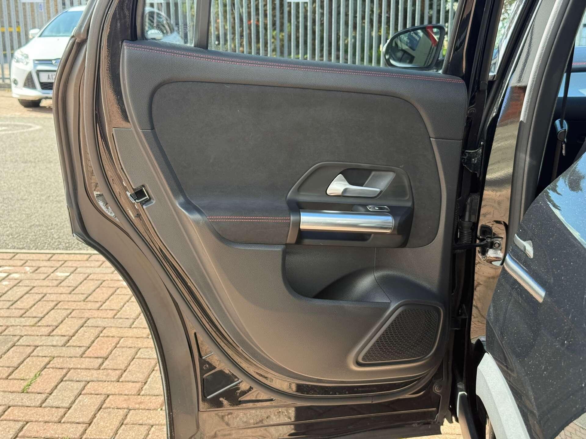 Mercedes-Benz EQA view 42
