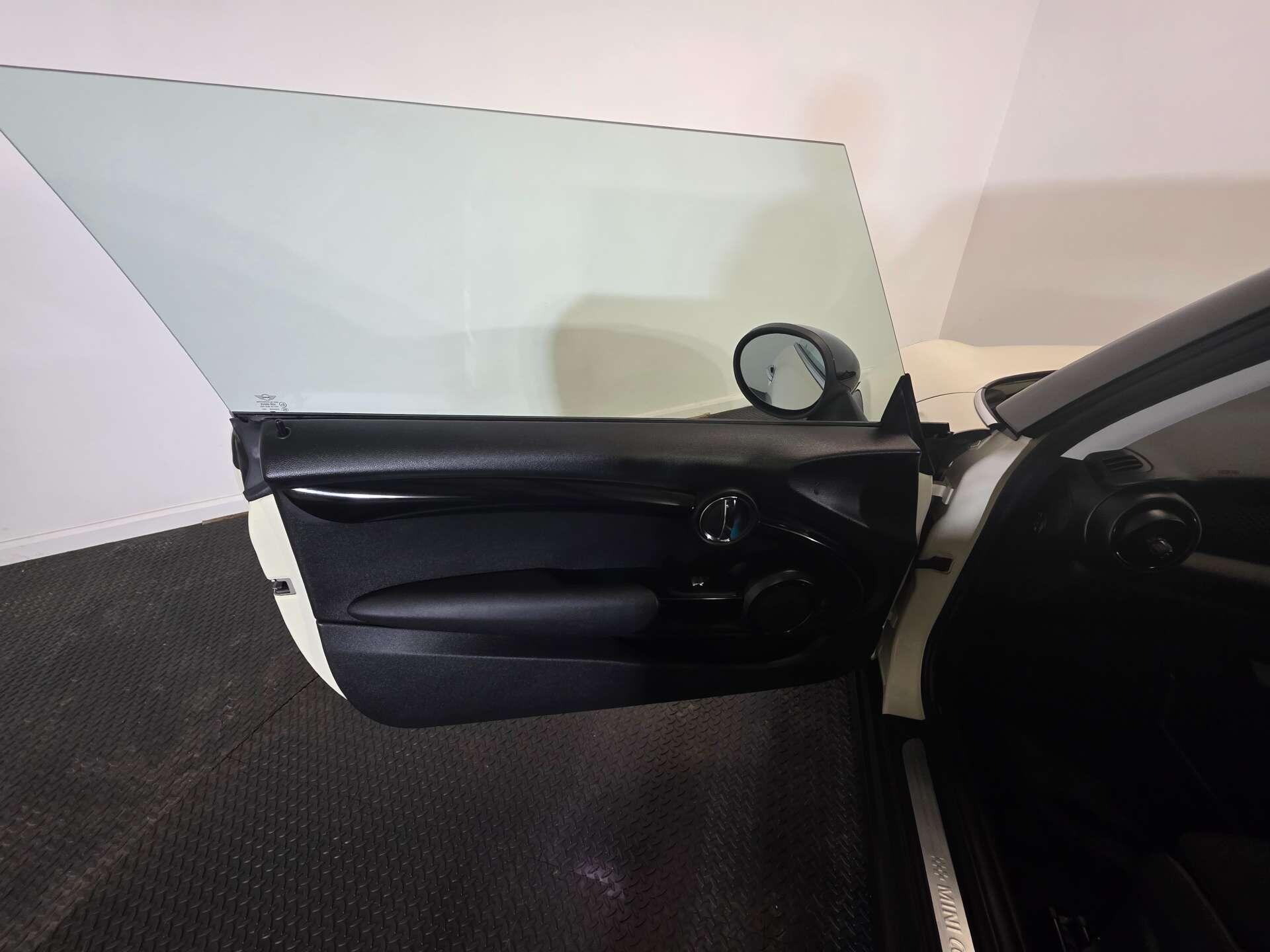Mini Hatch view 41