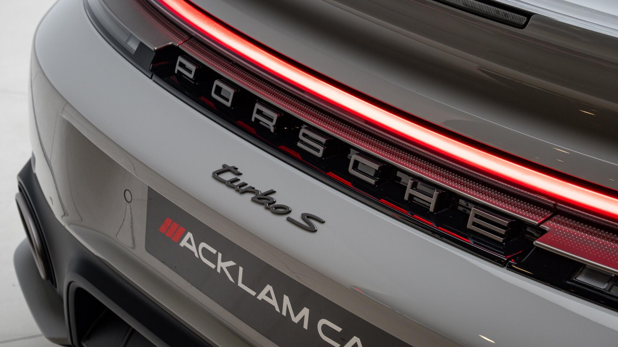 Porsche 911 view 50