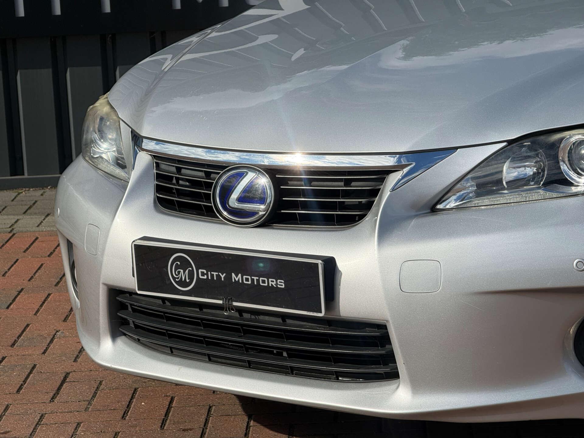Lexus CT view 4