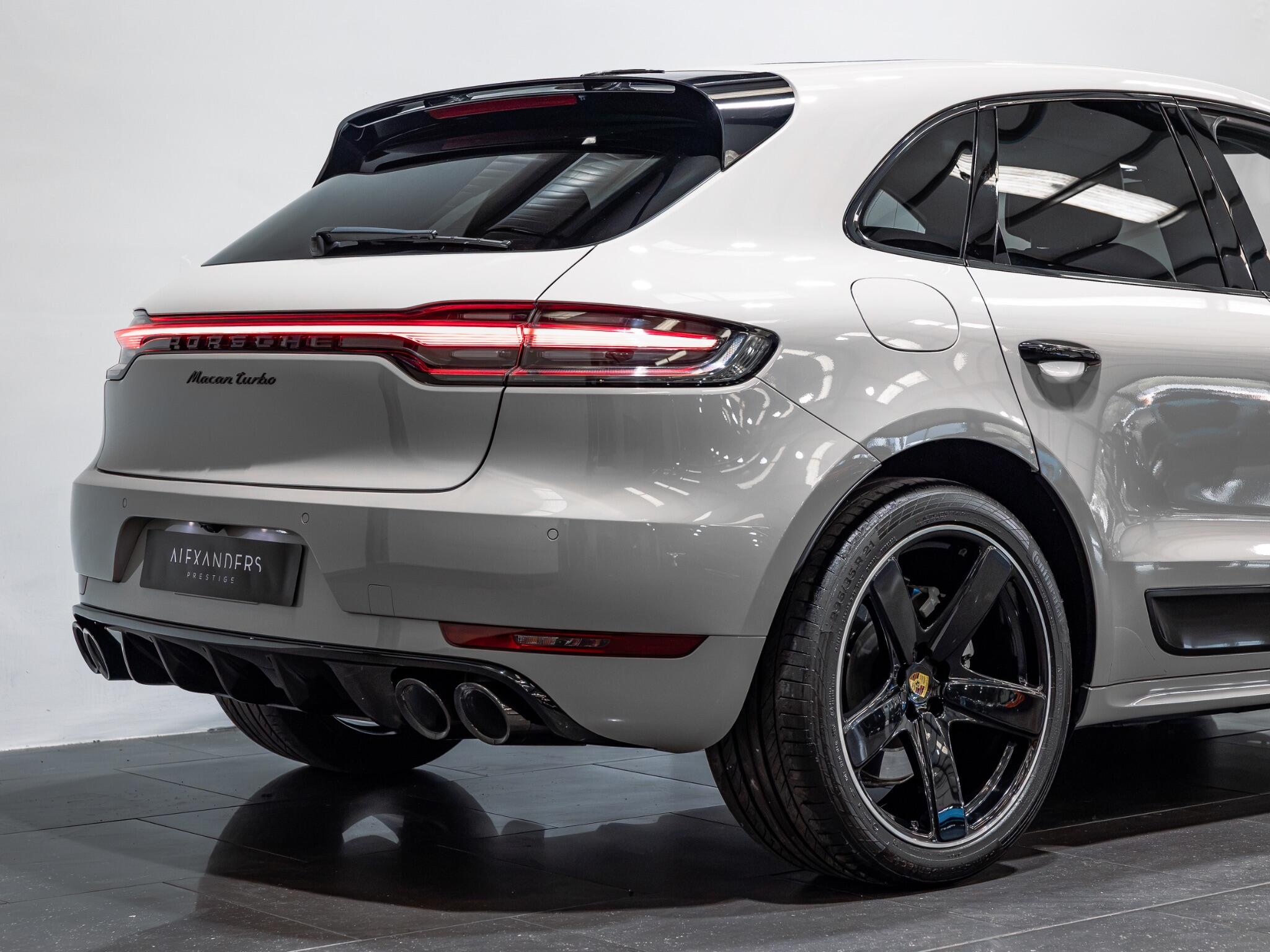 Porsche Macan view 12