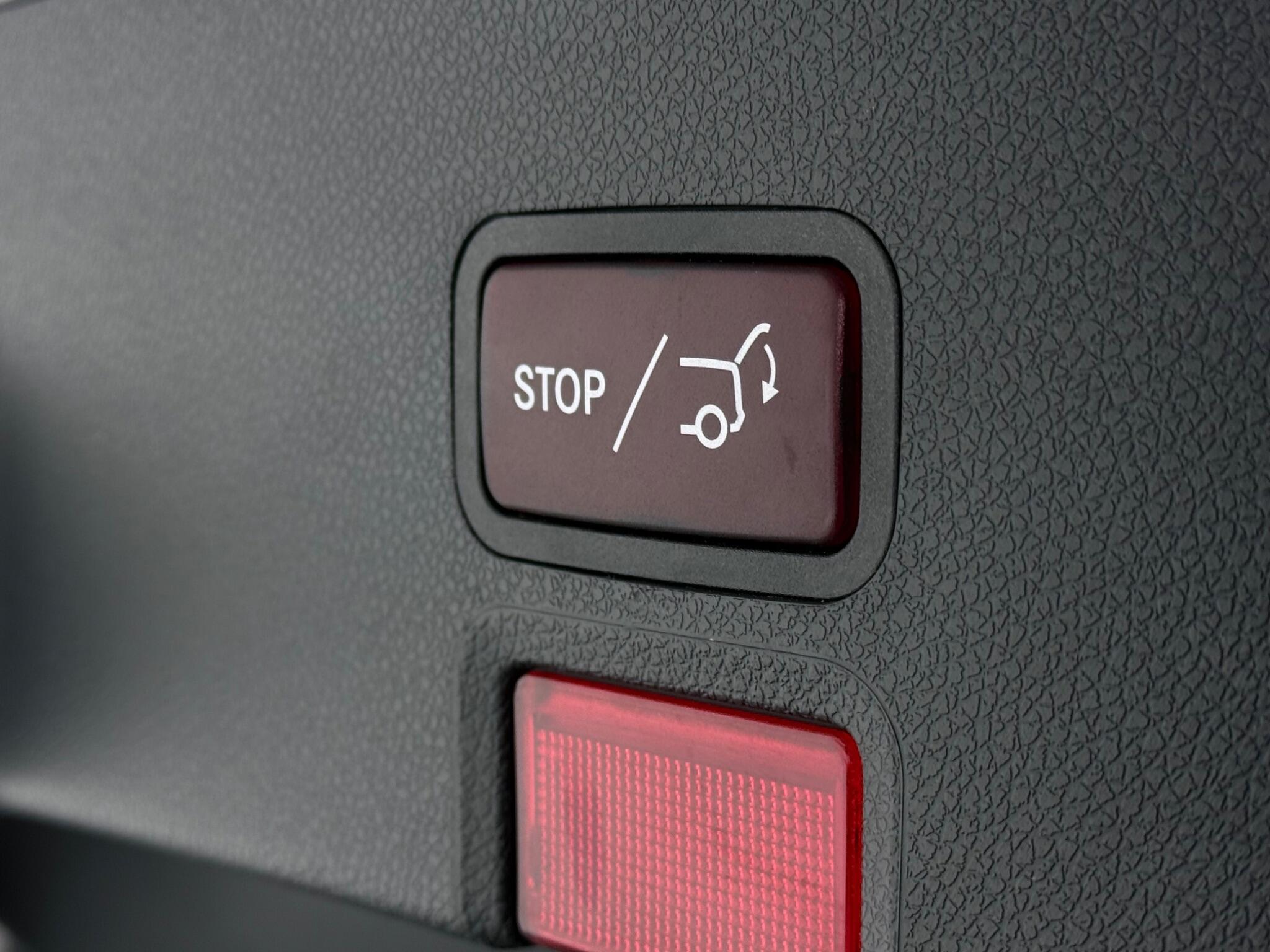 Mercedes-Benz Cla view 10