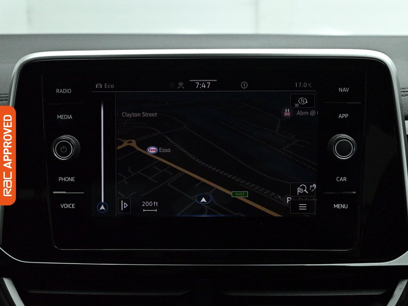 Volkswagen T-Roc view 3