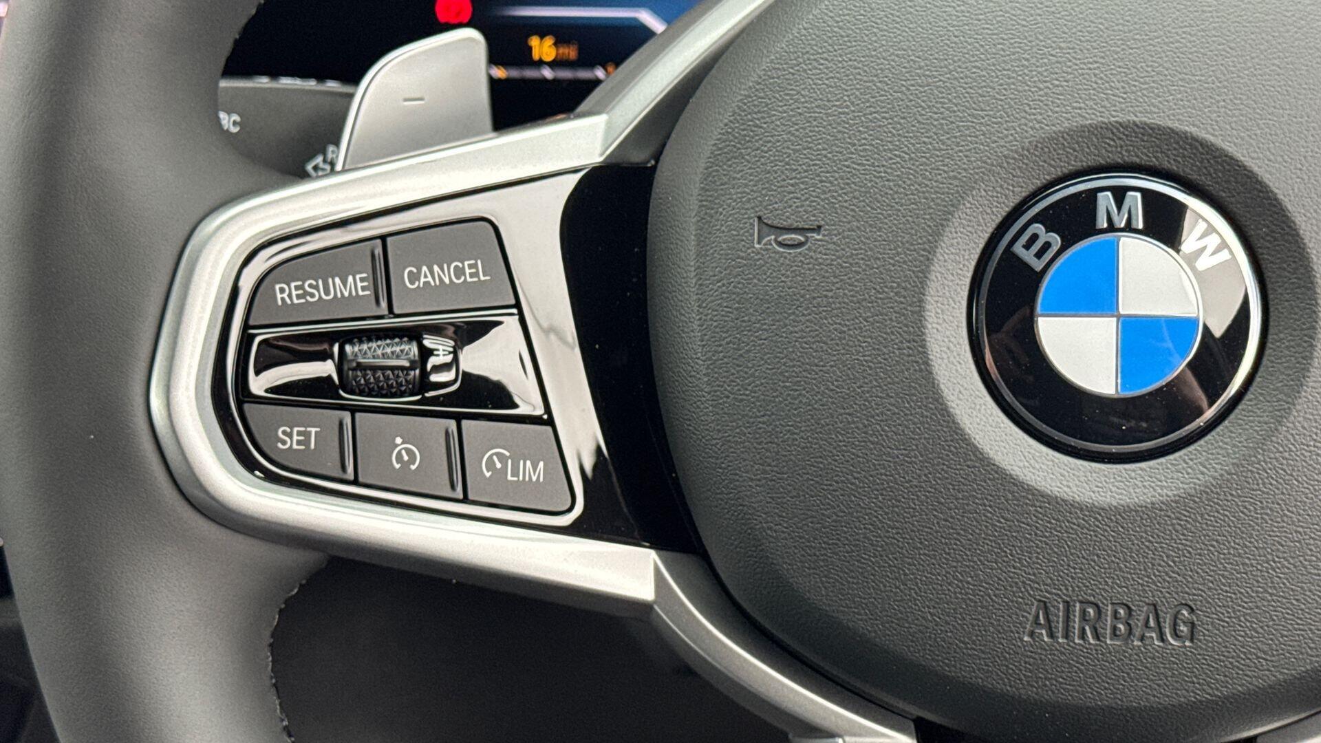 BMW 3 Series view 17