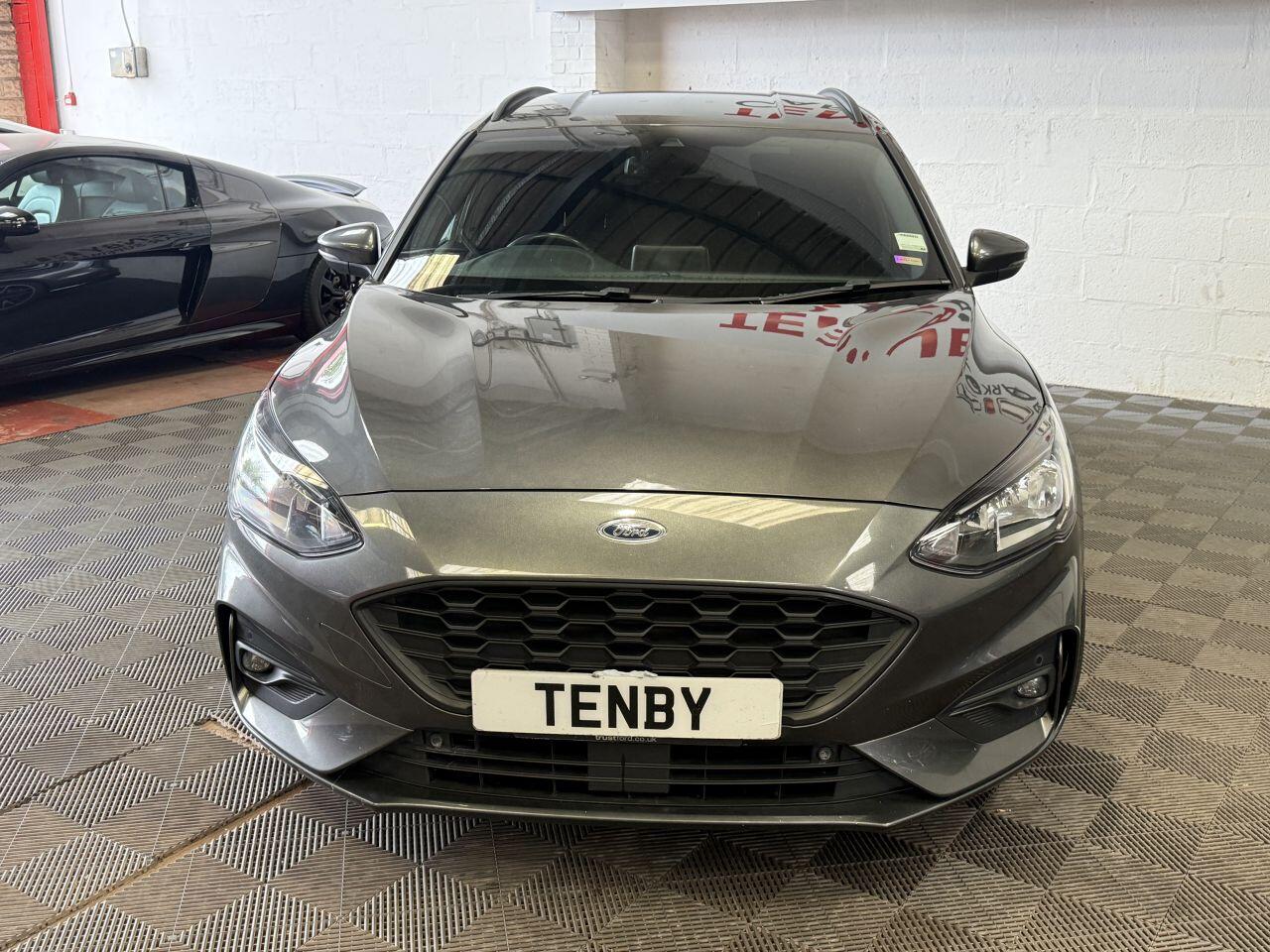 Ford Focus view 3