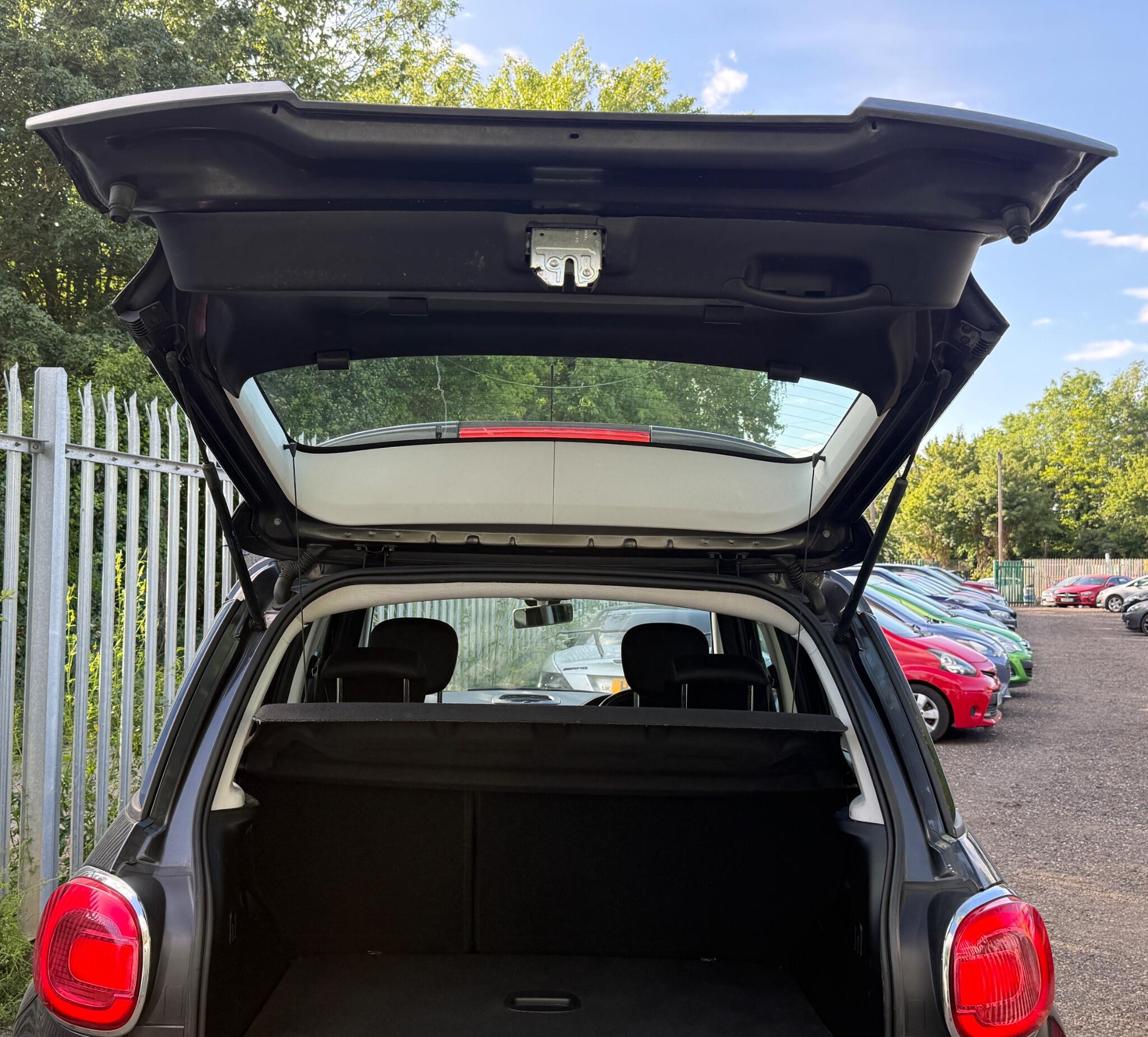 2015 Fiat 500L image 32