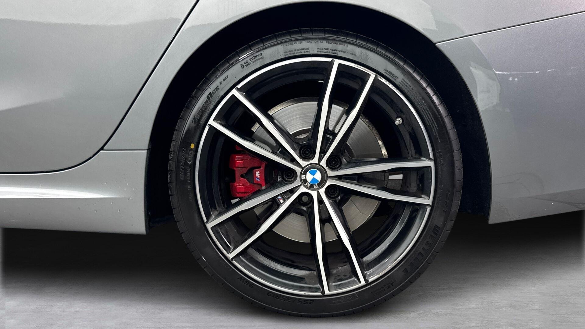 BMW 3 Series view 14