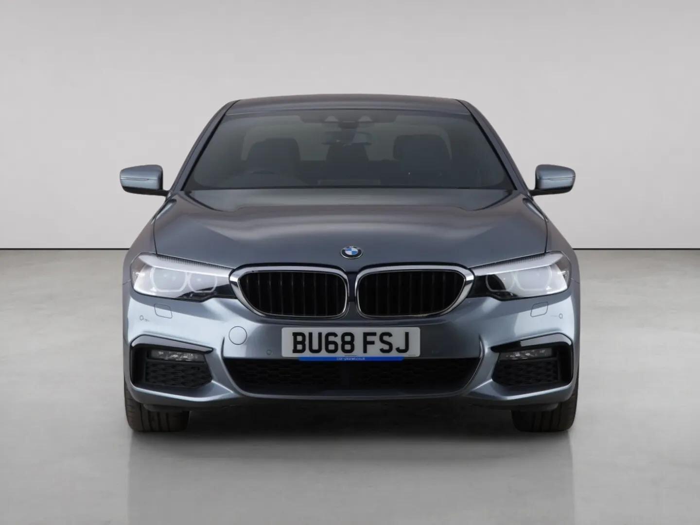 BMW 5 Series view 4