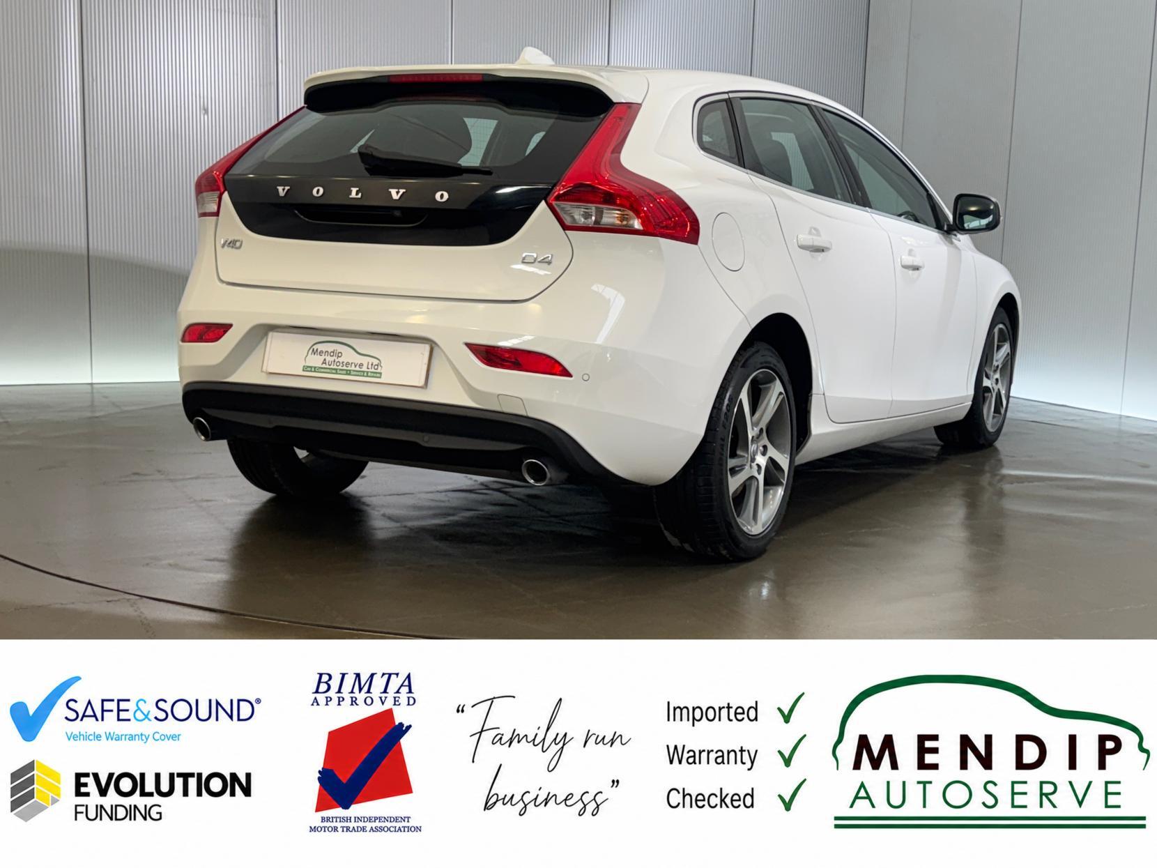 Volvo V40 view 20