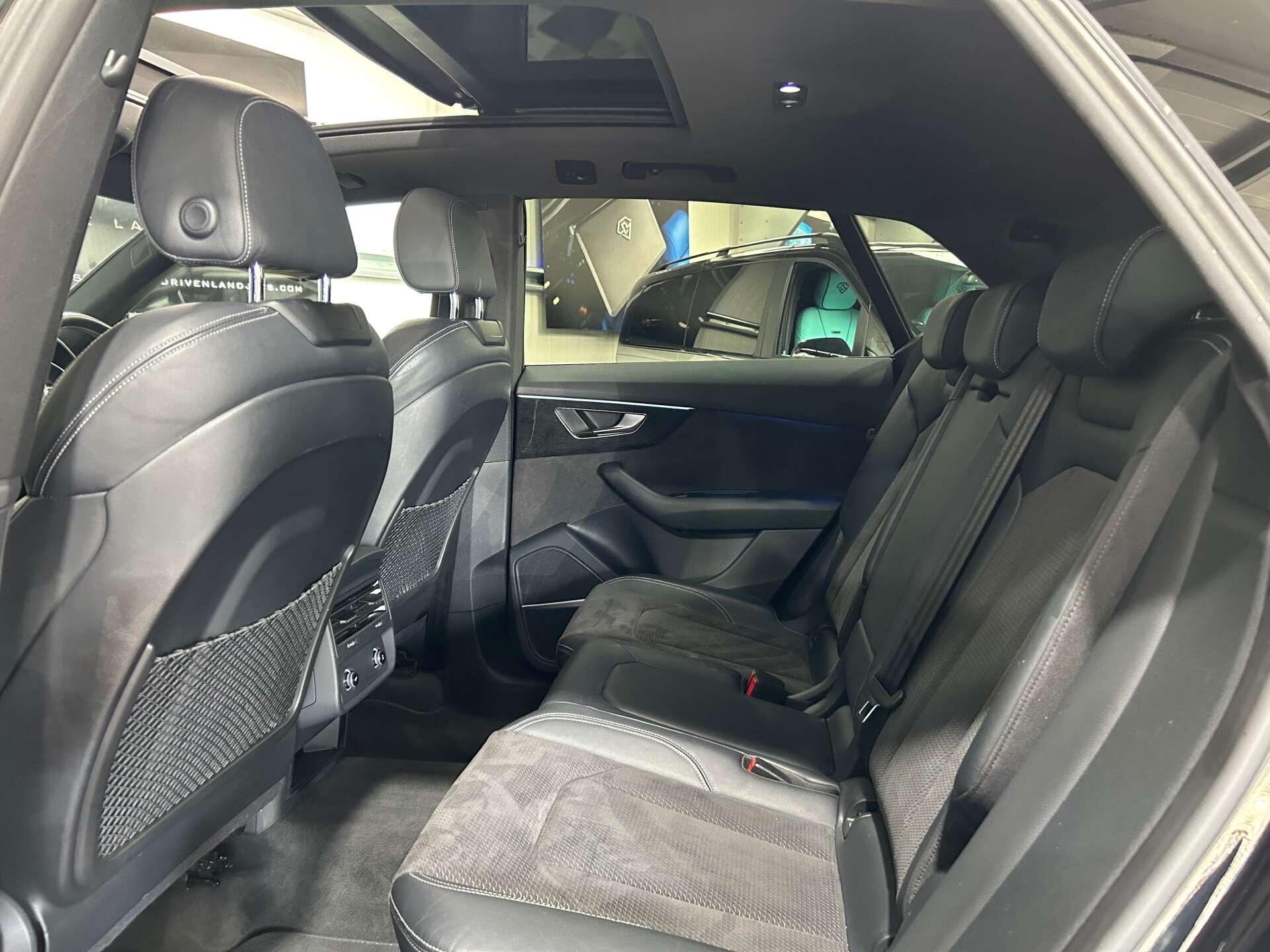 Audi Q8 view 23