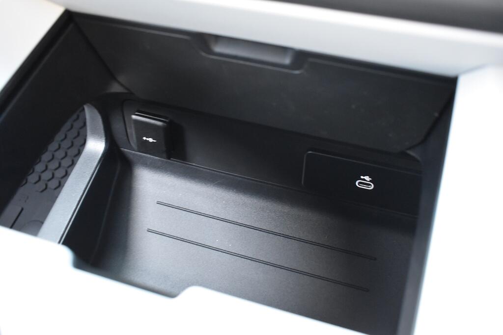 Land Rover Defender view 62