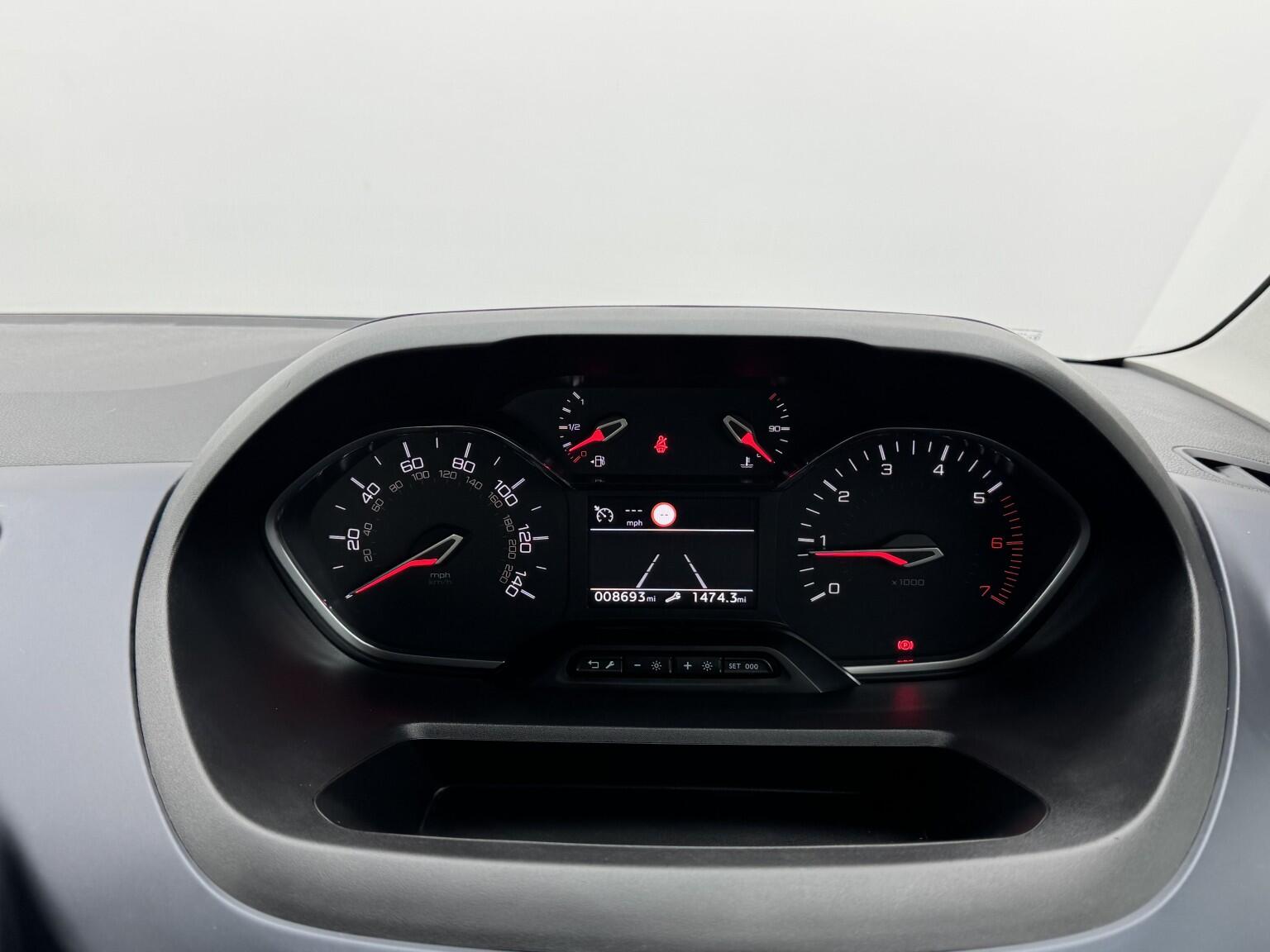 Peugeot Rifter view 23