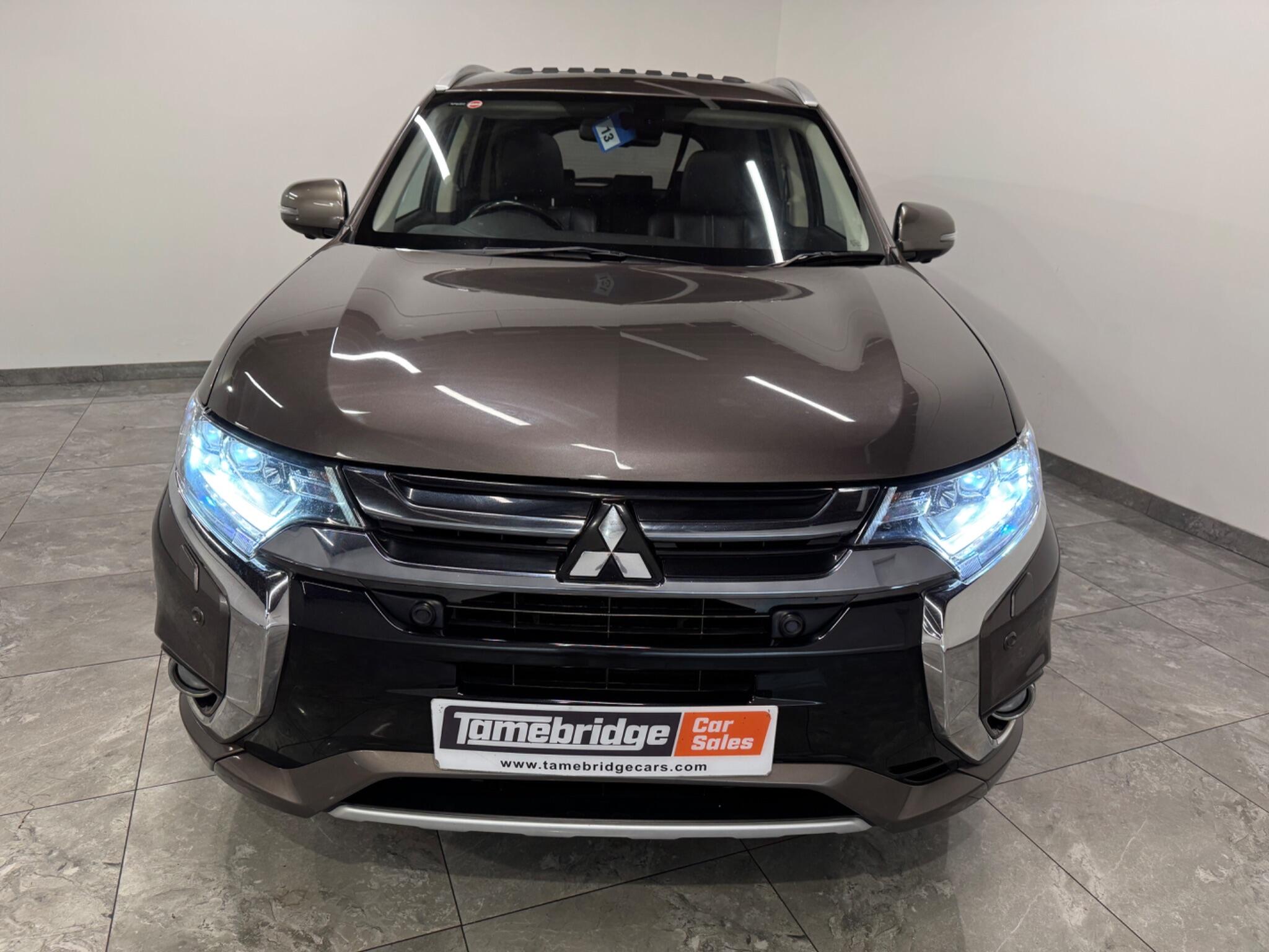 Mitsubishi Outlander view 3
