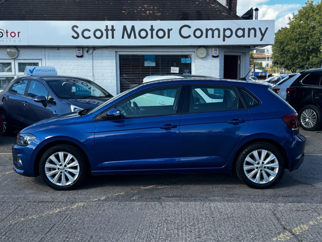 Volkswagen Polo view 8