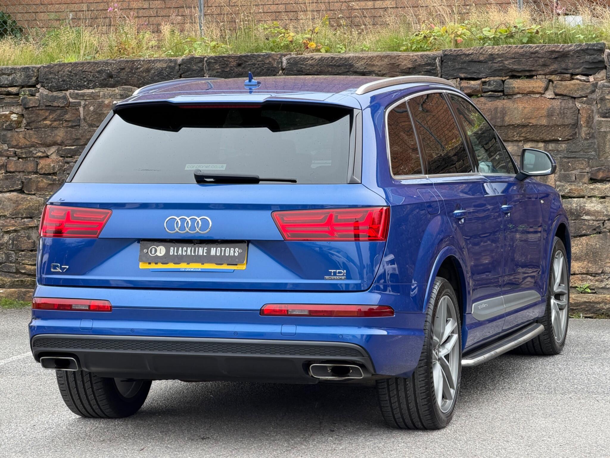 Audi Q7 view 7